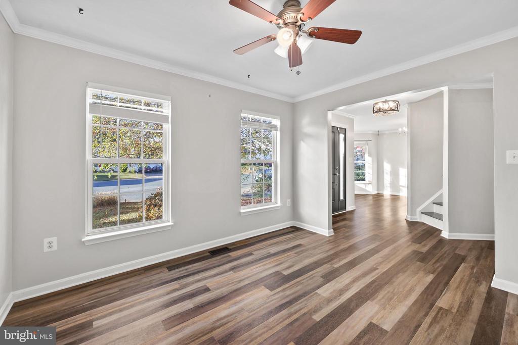 6803 ROBNEL COURT