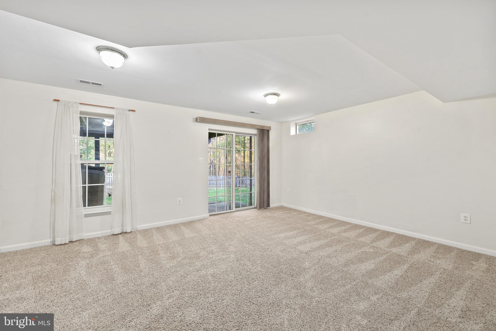 6803 ROBNEL COURT