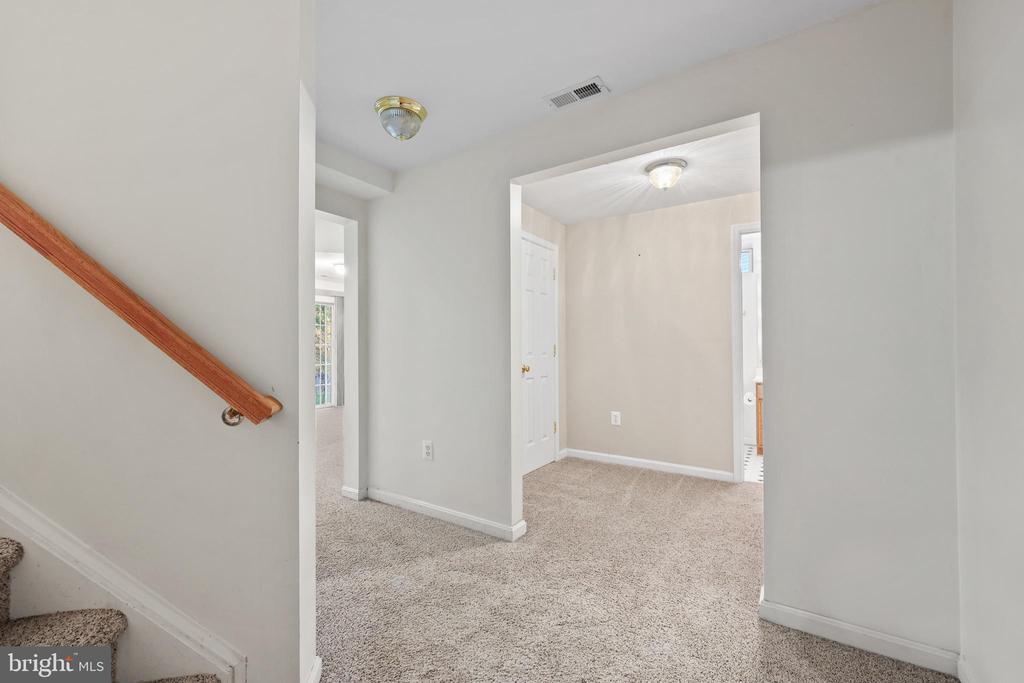 6803 ROBNEL COURT