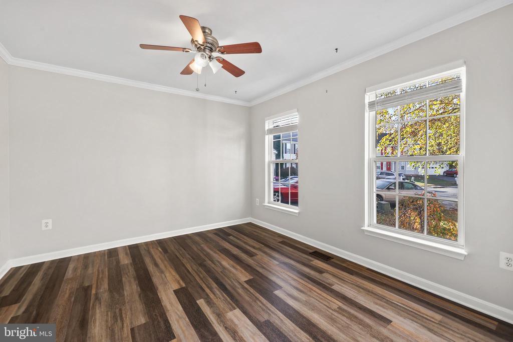 6803 ROBNEL COURT