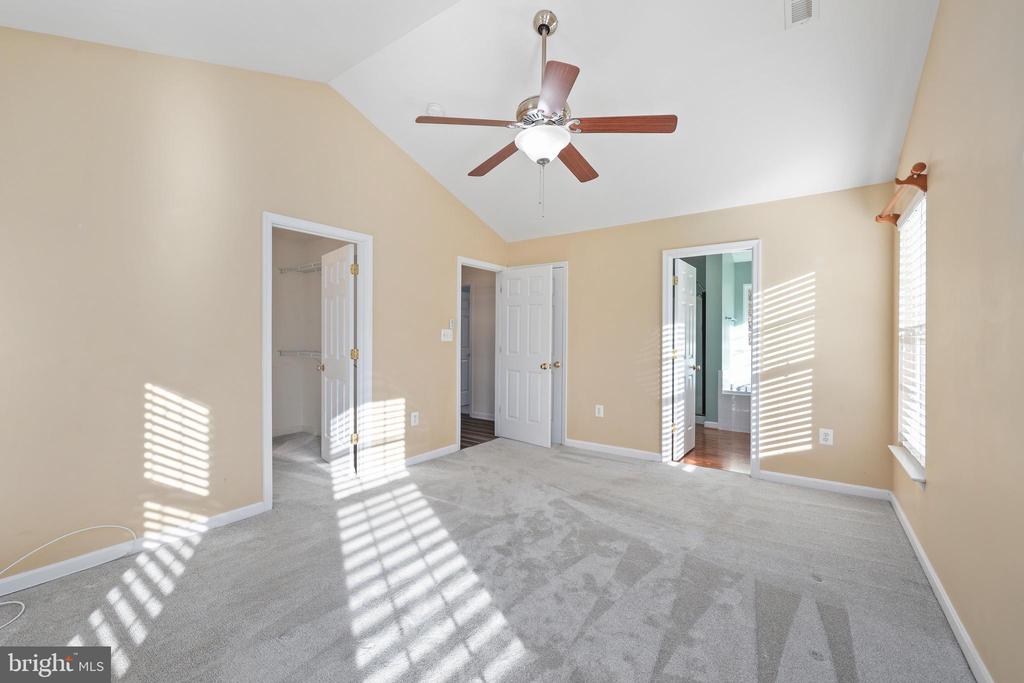6803 ROBNEL COURT