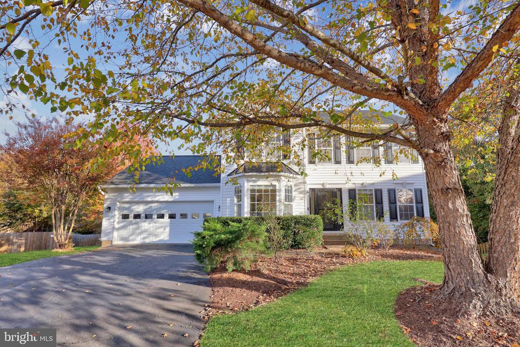 6803 ROBNEL COURT