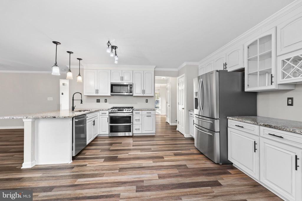 6803 ROBNEL COURT