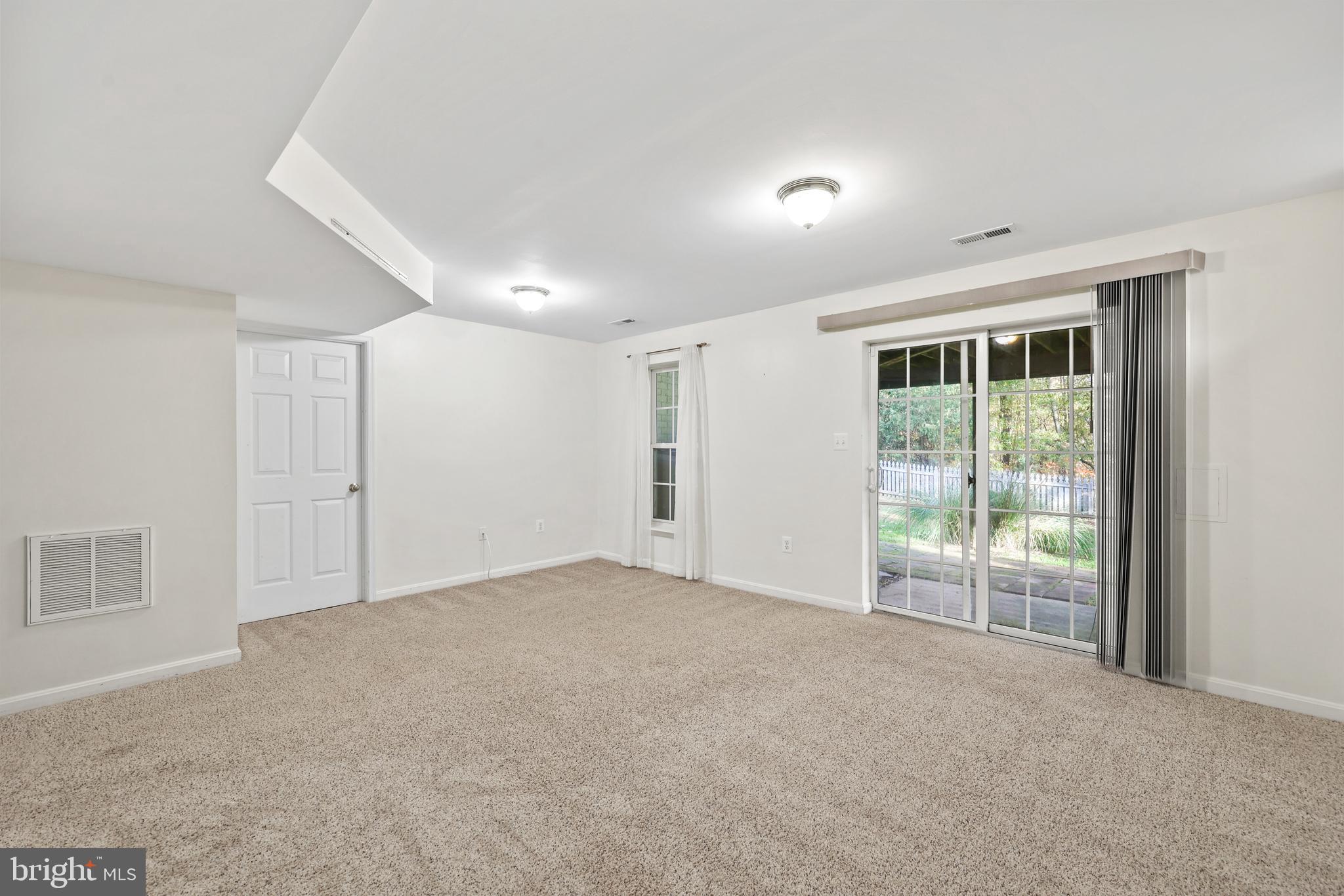 6803 ROBNEL COURT