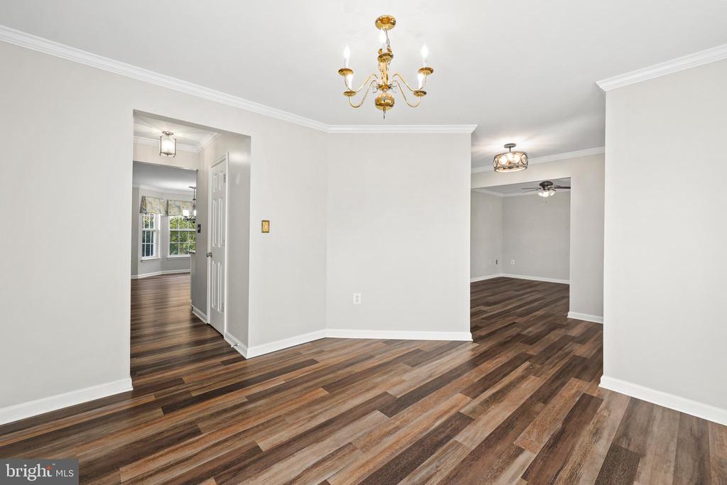 6803 ROBNEL COURT