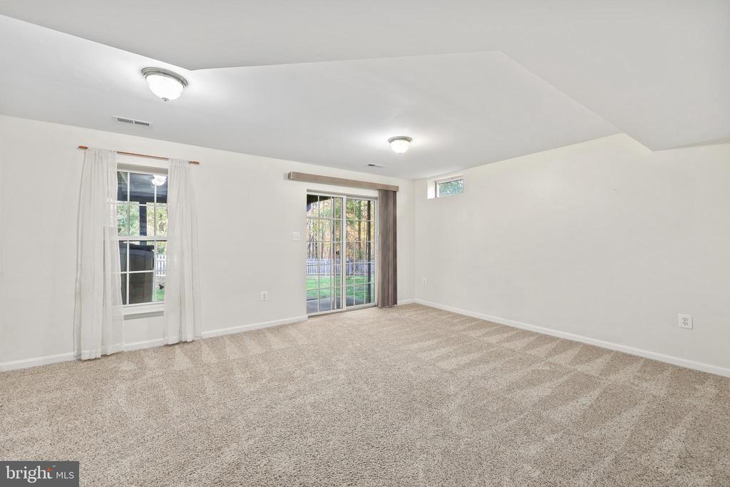 6803 ROBNEL COURT