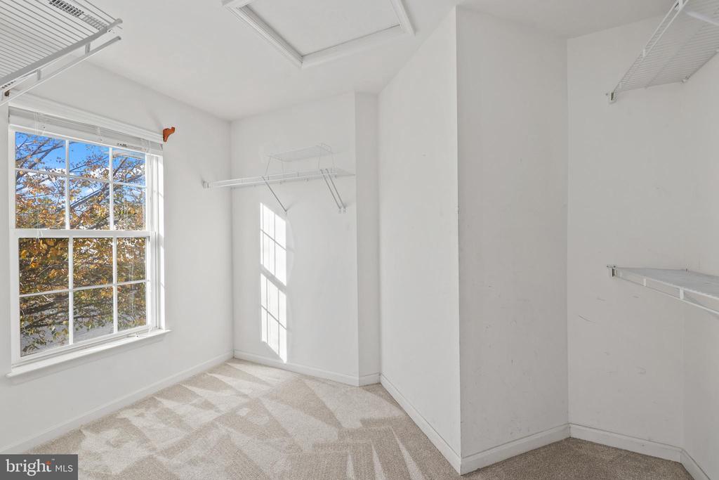 6803 ROBNEL COURT