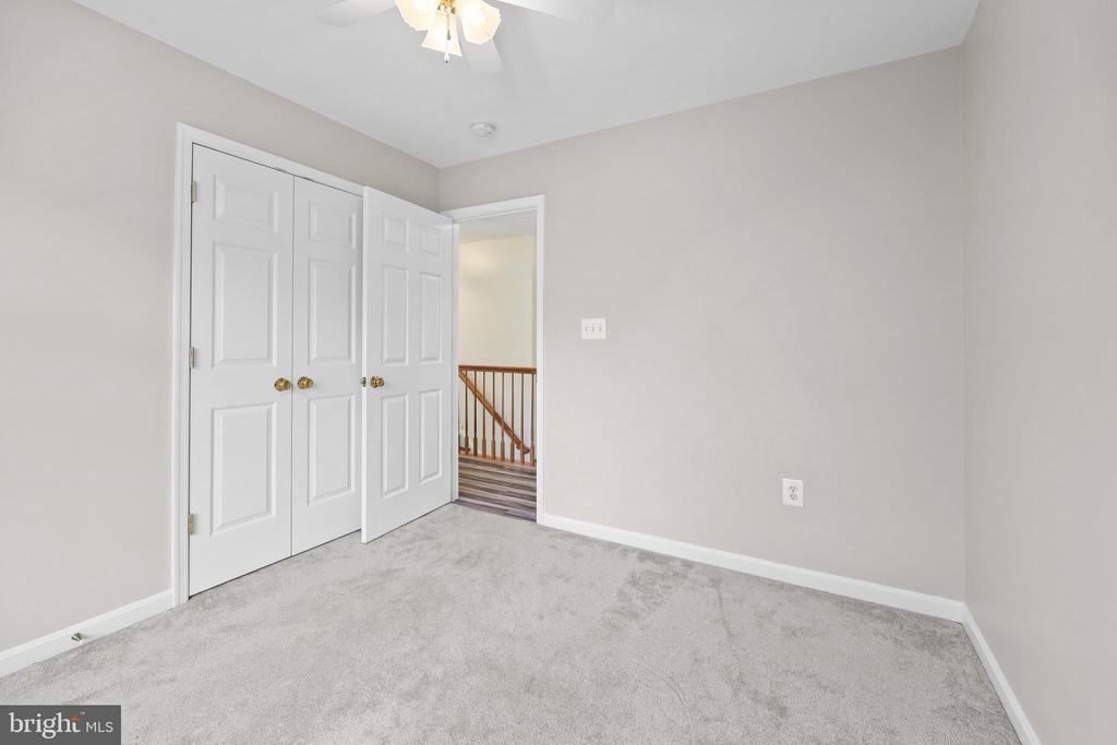 6803 ROBNEL COURT