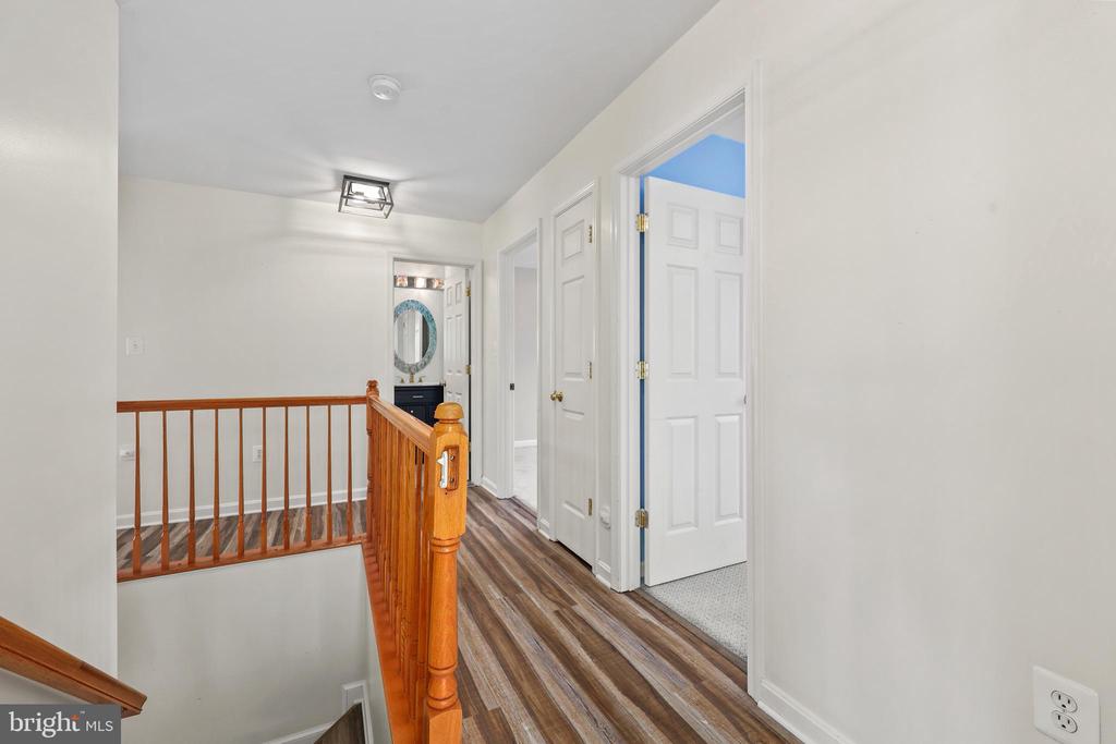 6803 ROBNEL COURT