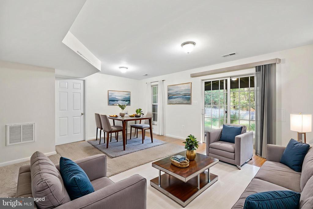6803 ROBNEL COURT