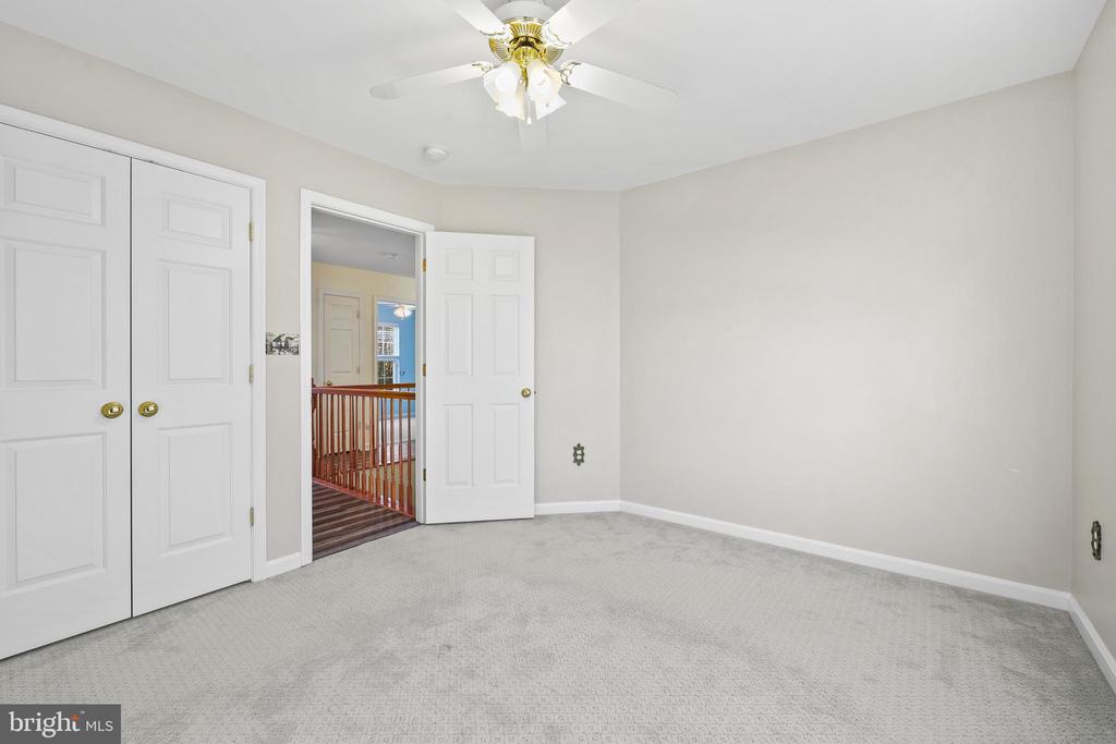 6803 ROBNEL COURT