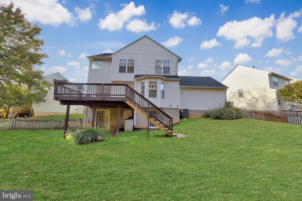 6803 ROBNEL COURT