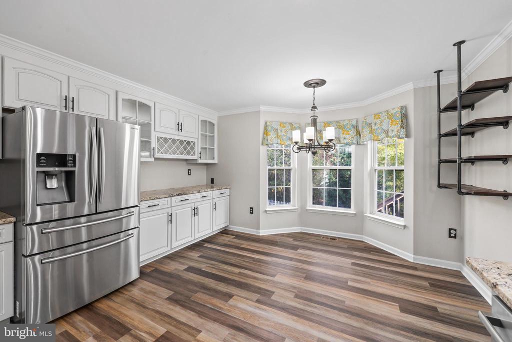 6803 ROBNEL COURT