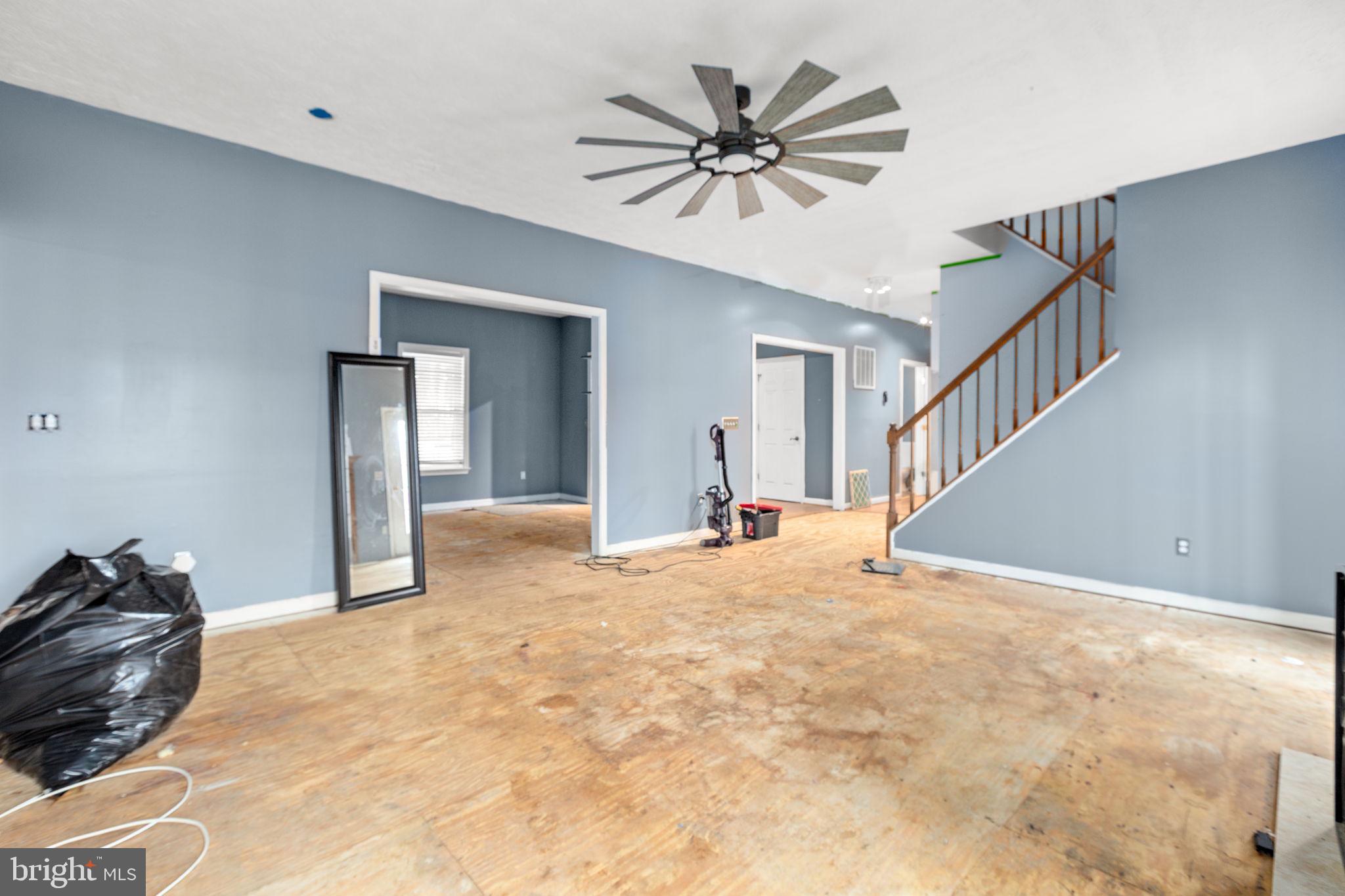 7905 E ROBERT E LEE COURT