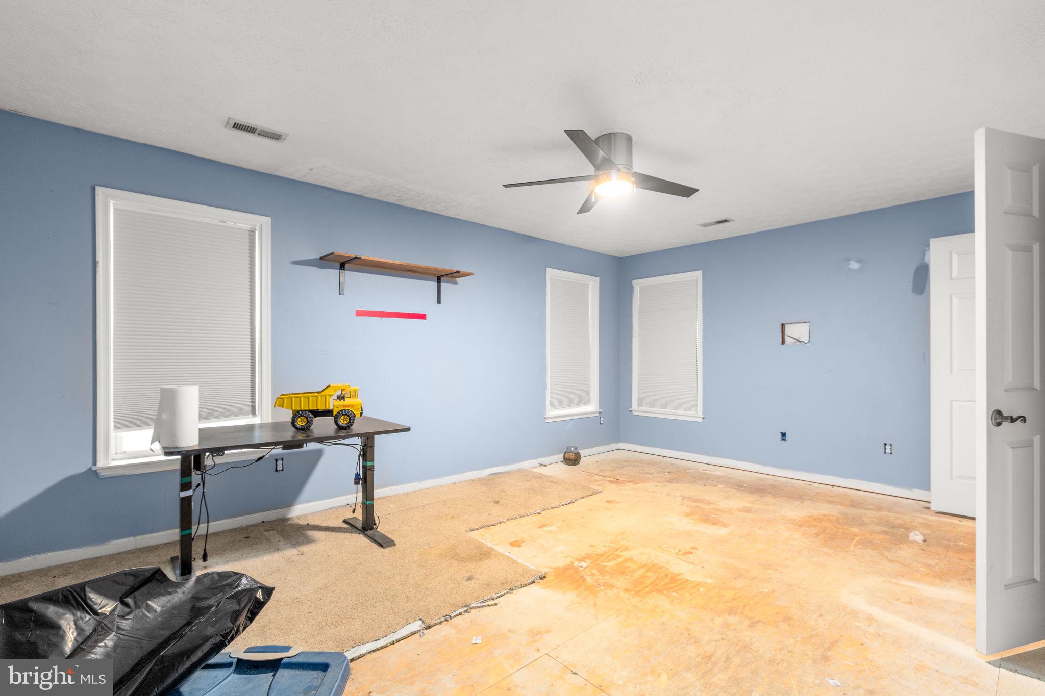 7905 E ROBERT E LEE COURT