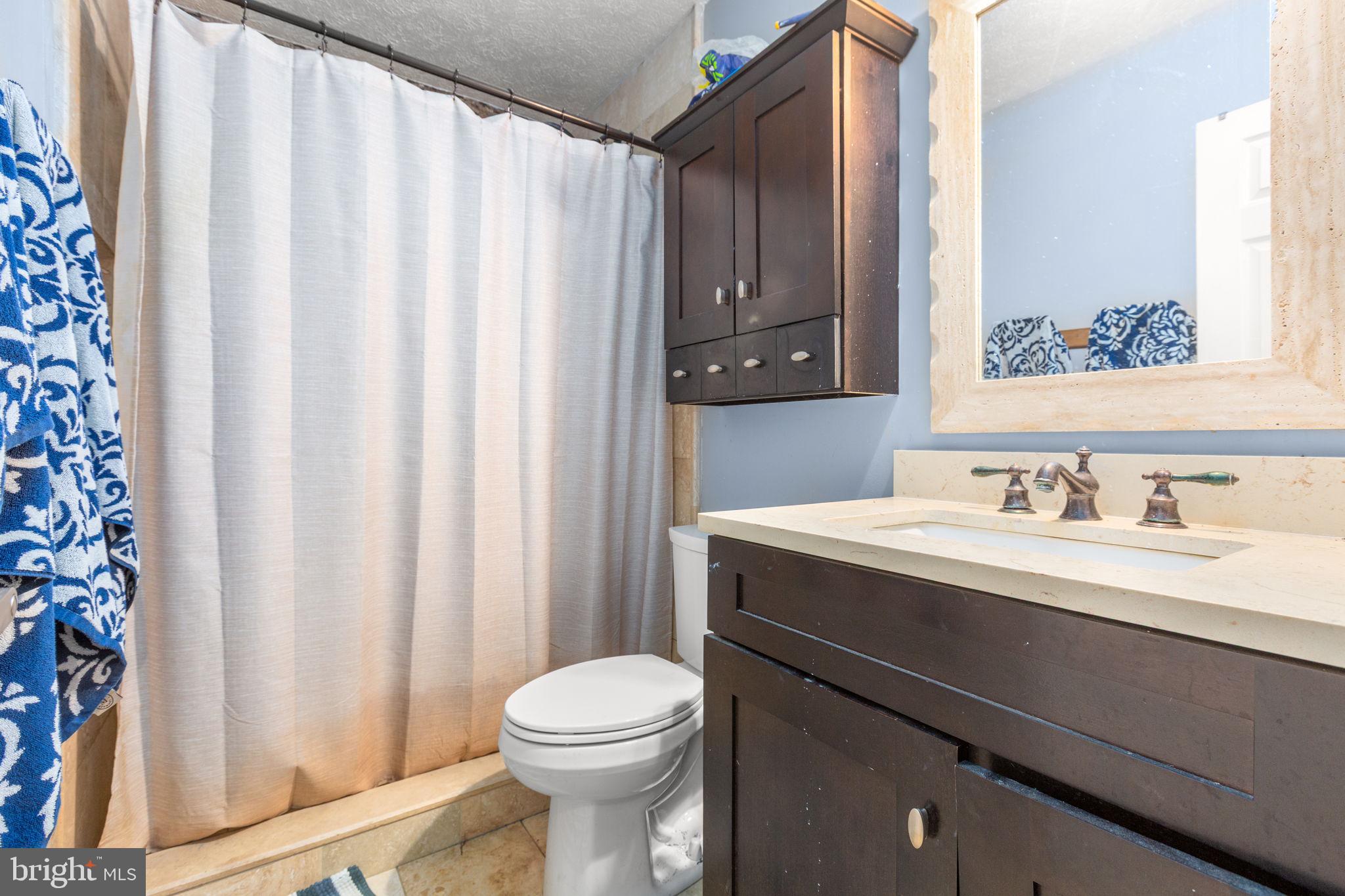 7905 E ROBERT E LEE COURT