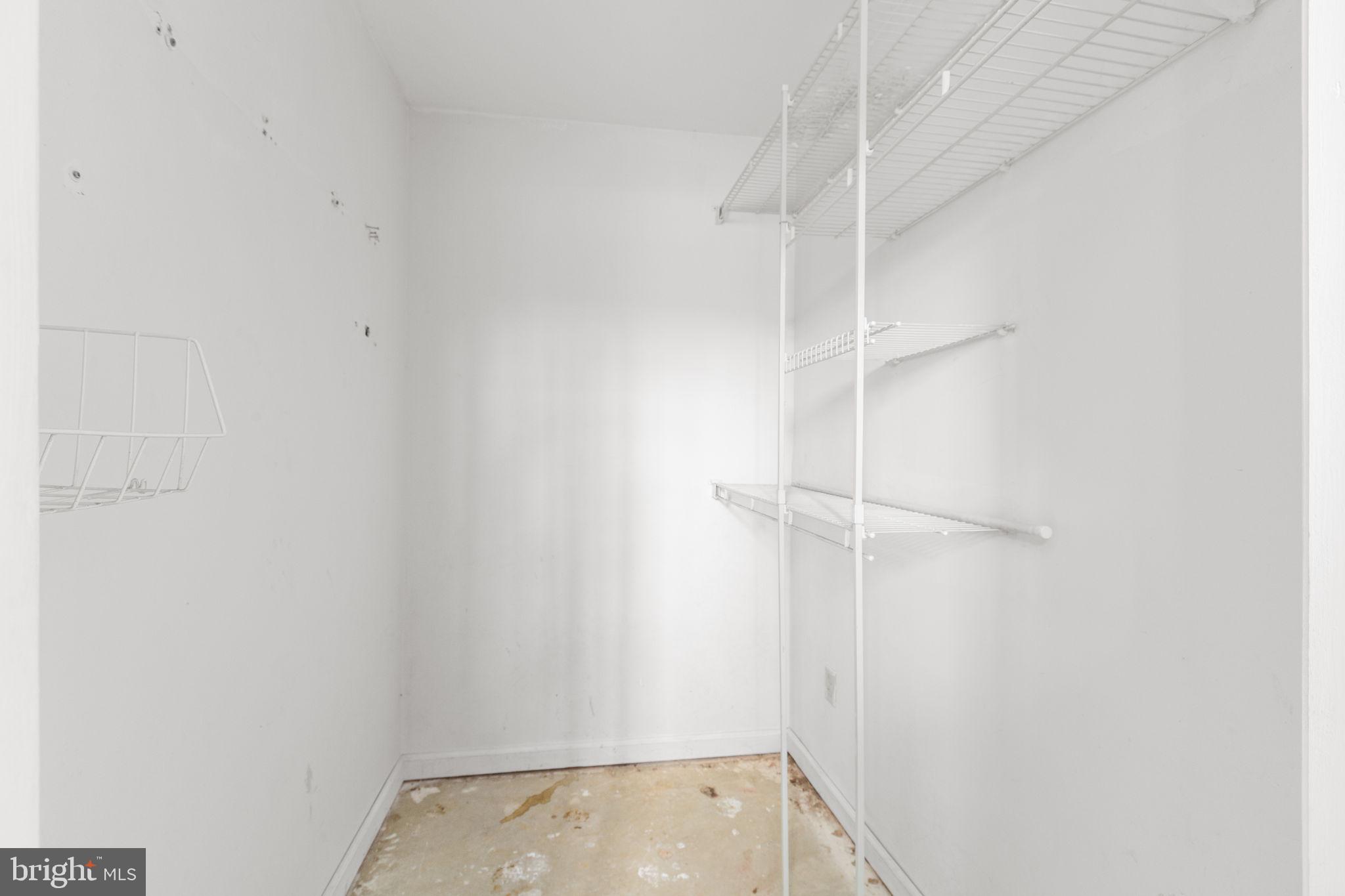 7905 E ROBERT E LEE COURT