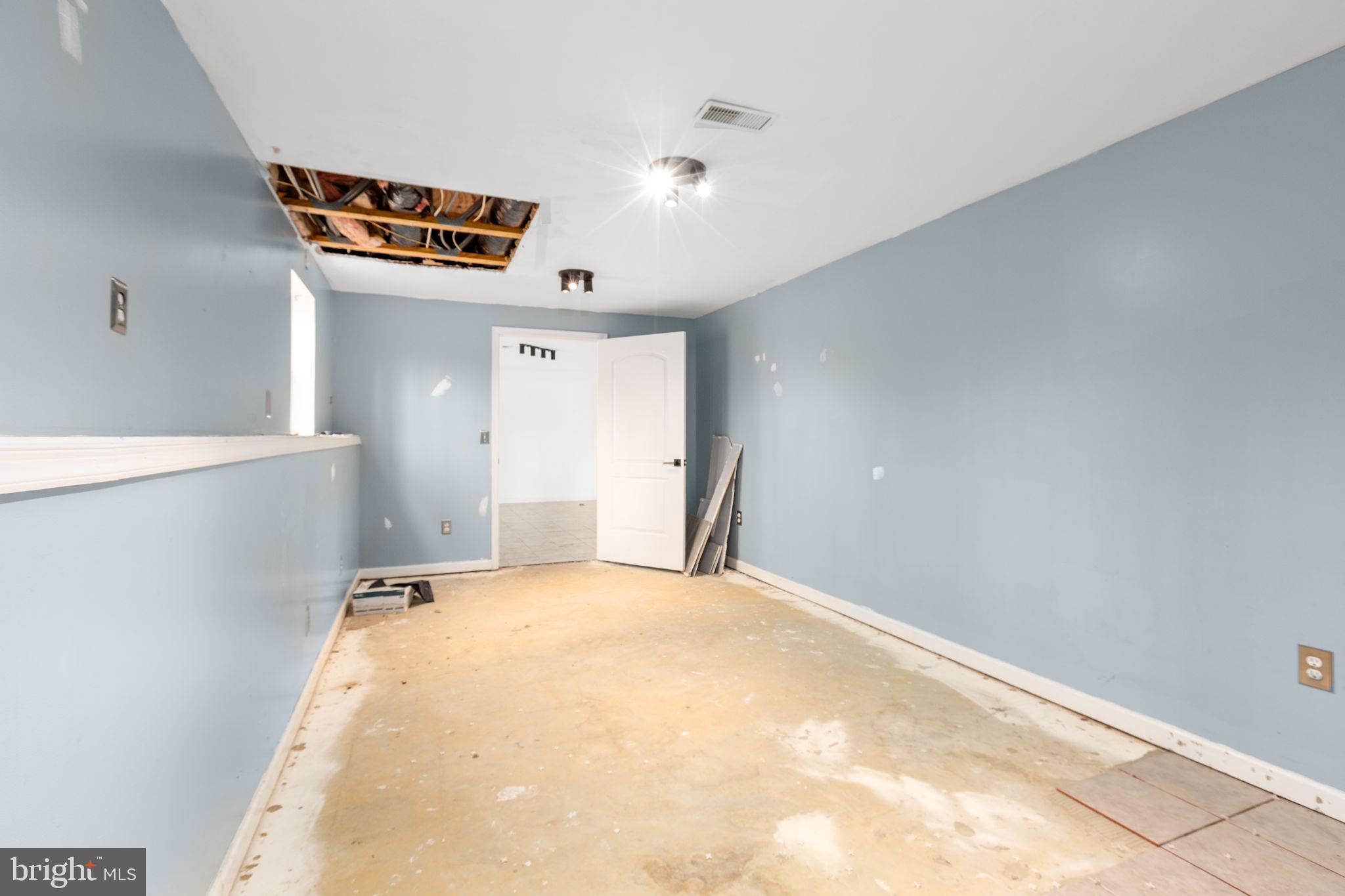 7905 E ROBERT E LEE COURT