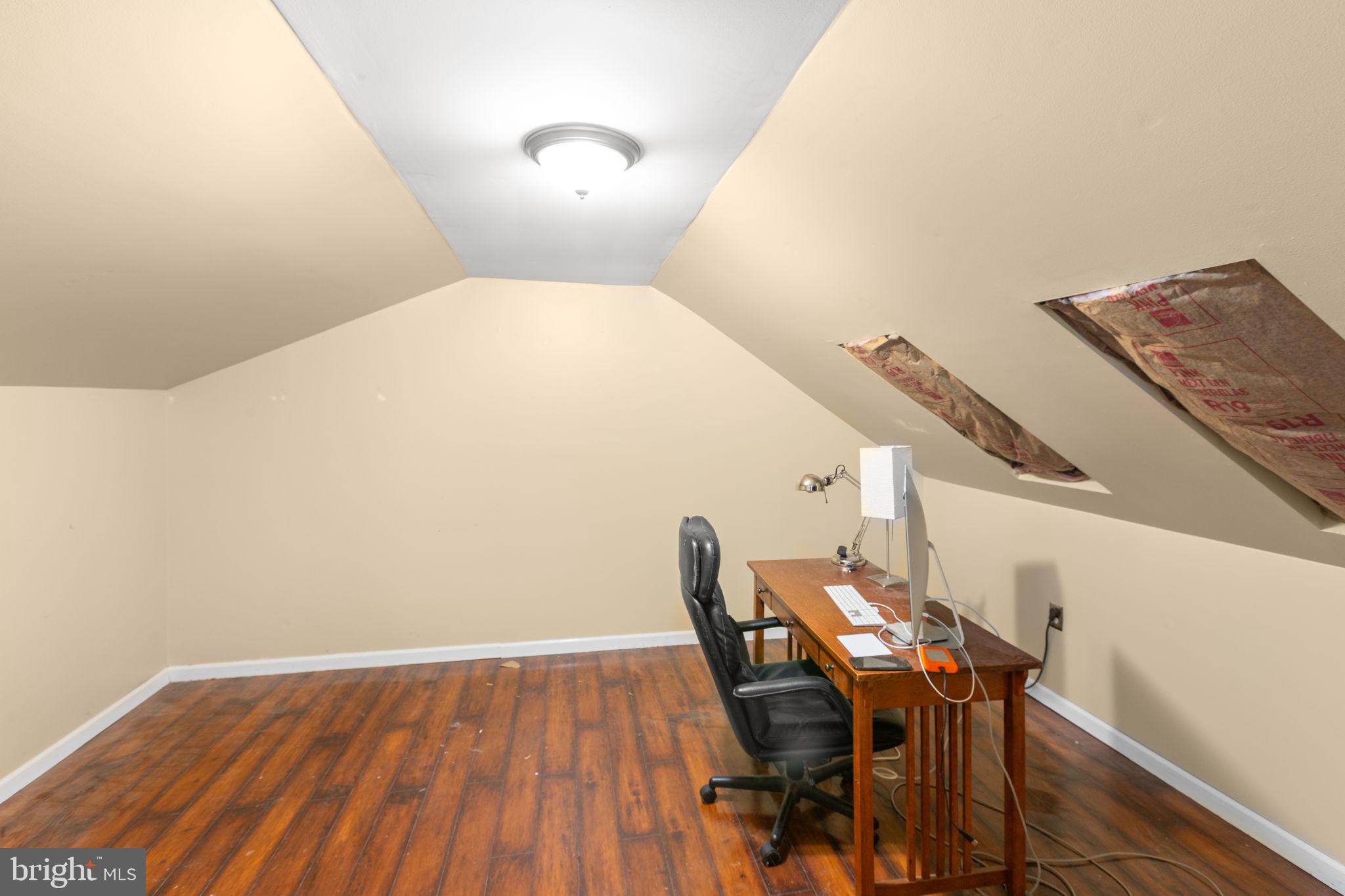 7905 E ROBERT E LEE COURT