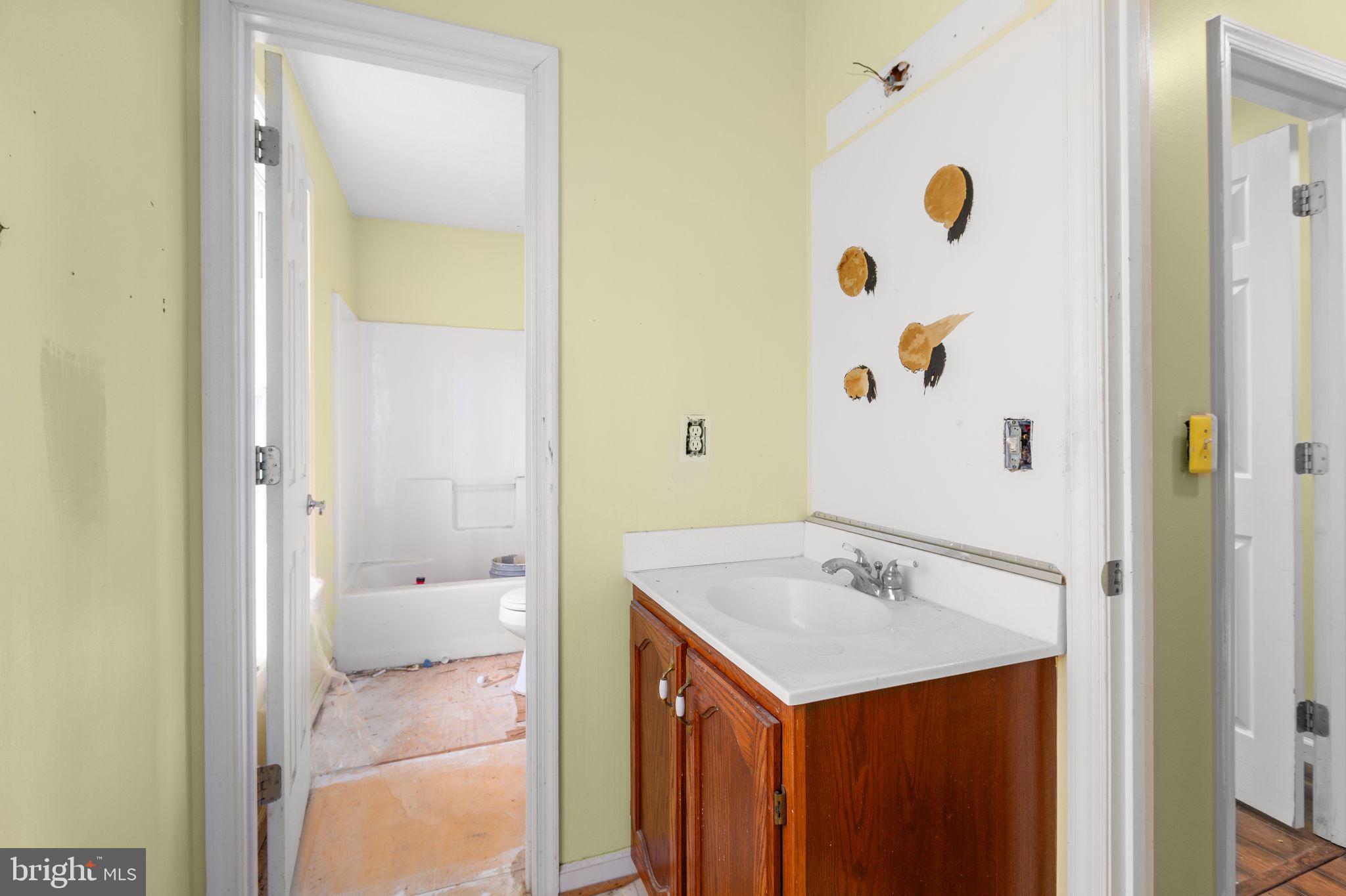 7905 E ROBERT E LEE COURT