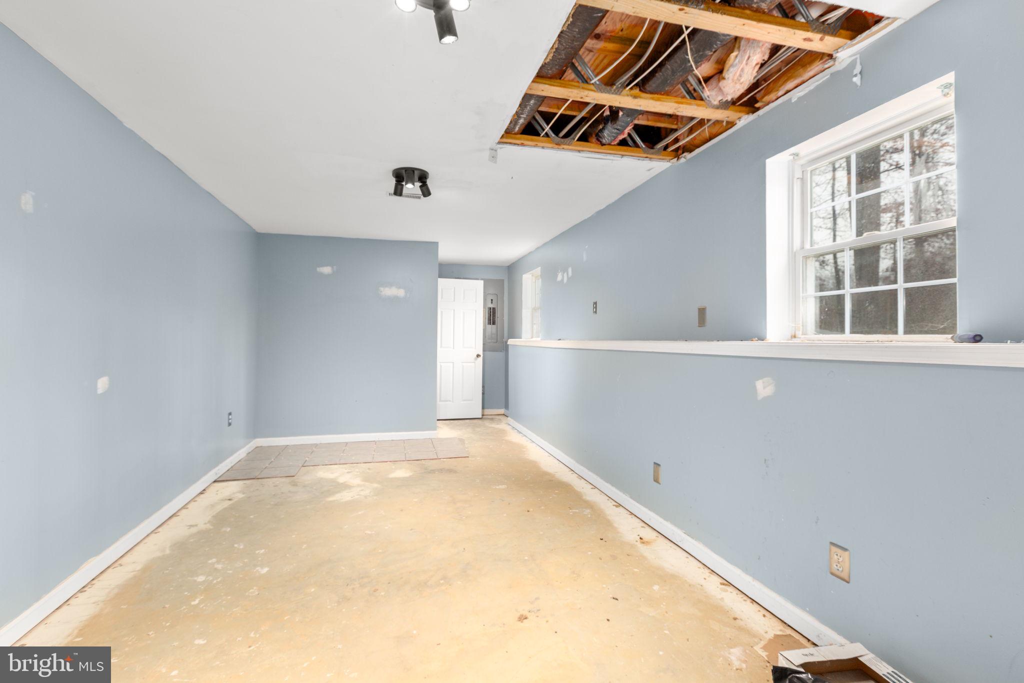 7905 E ROBERT E LEE COURT