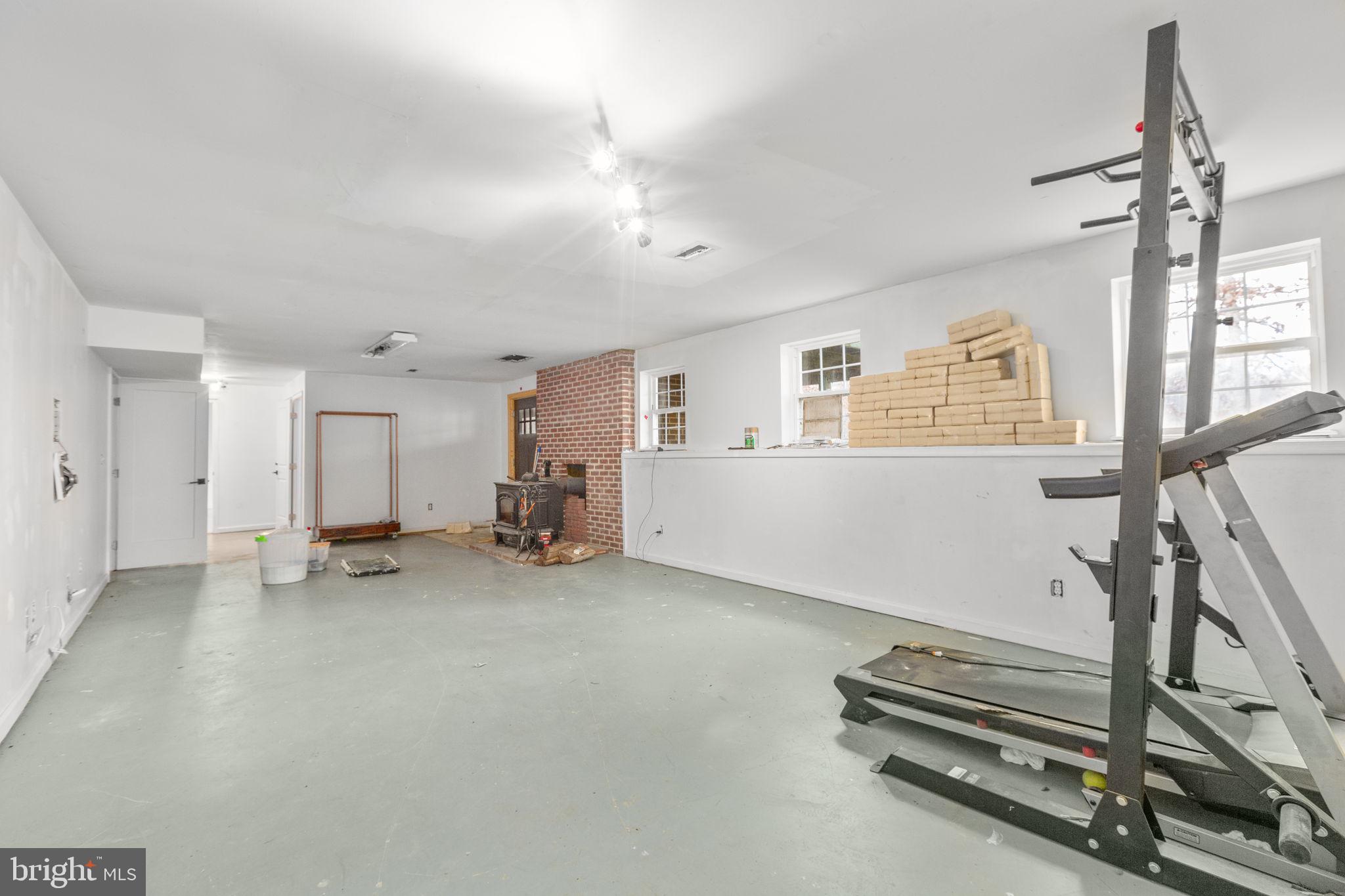 7905 E ROBERT E LEE COURT