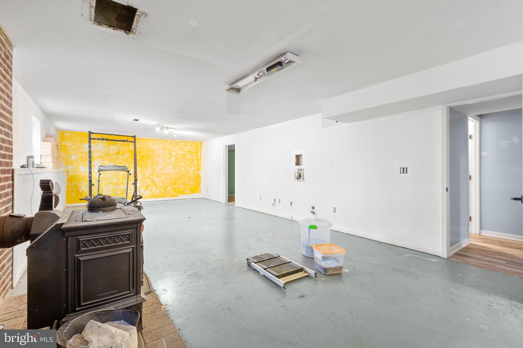 7905 E ROBERT E LEE COURT