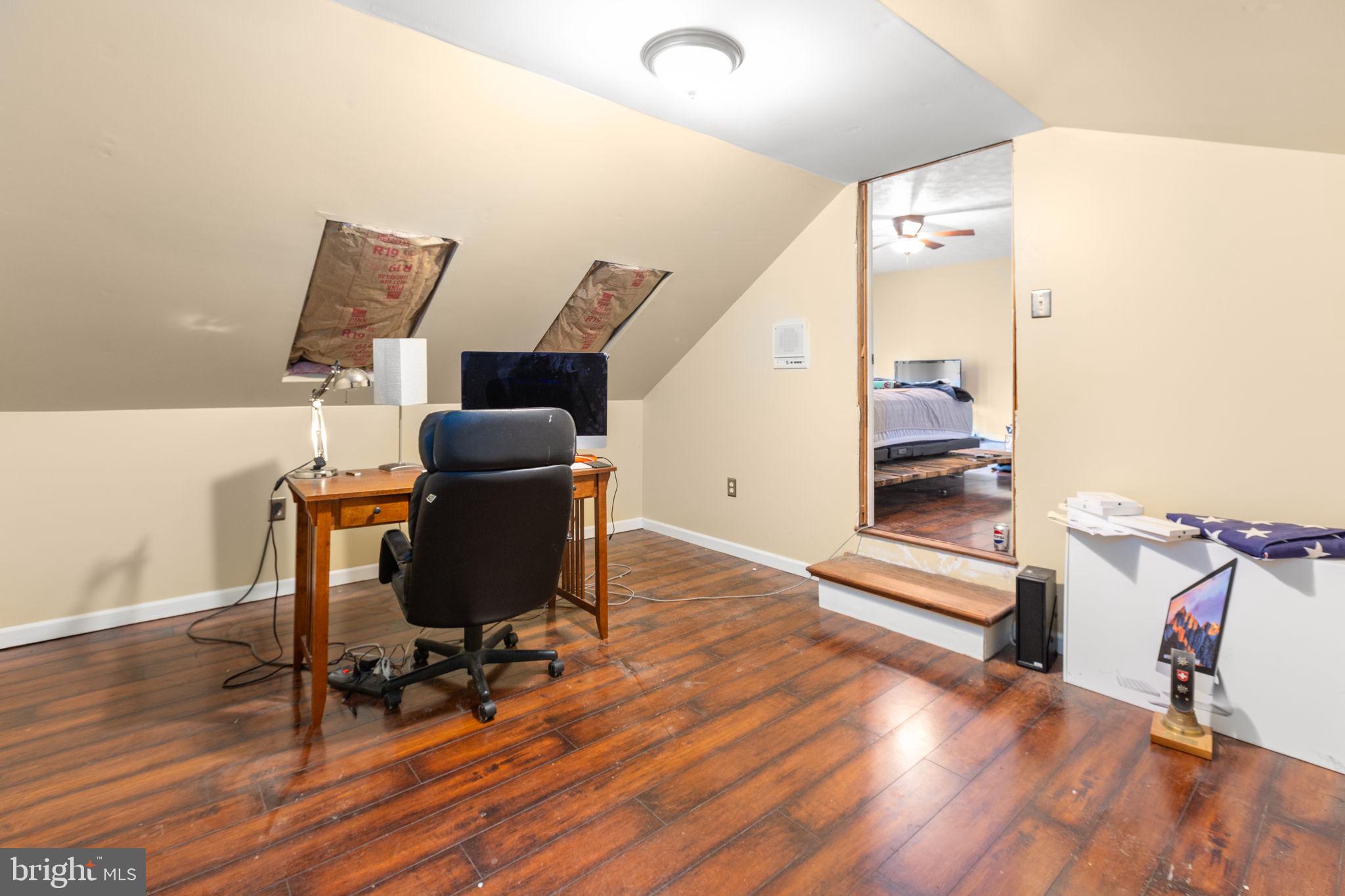 7905 E ROBERT E LEE COURT