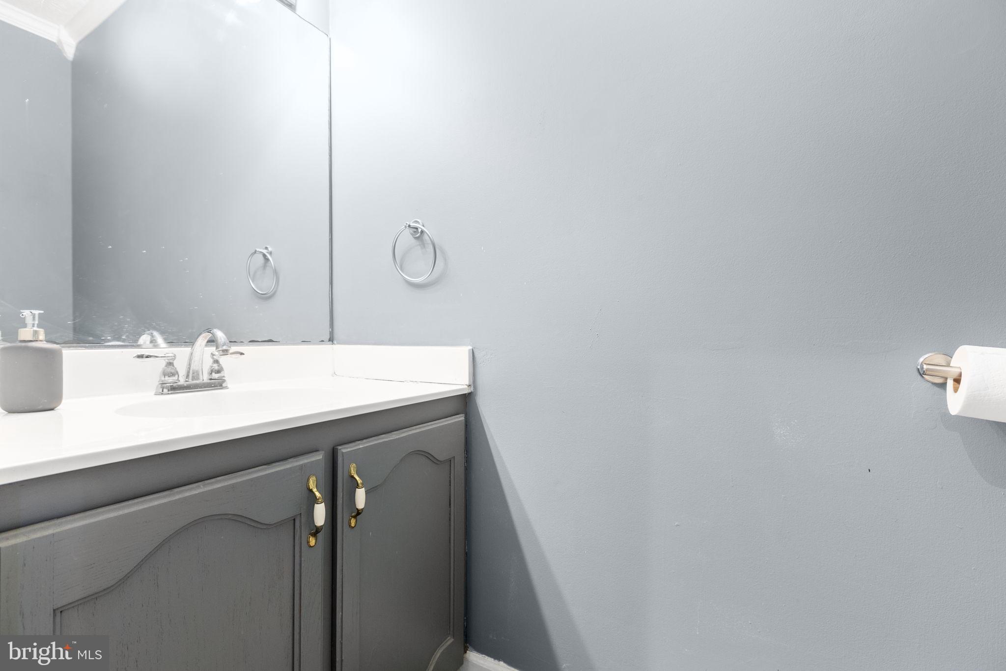 7905 E ROBERT E LEE COURT