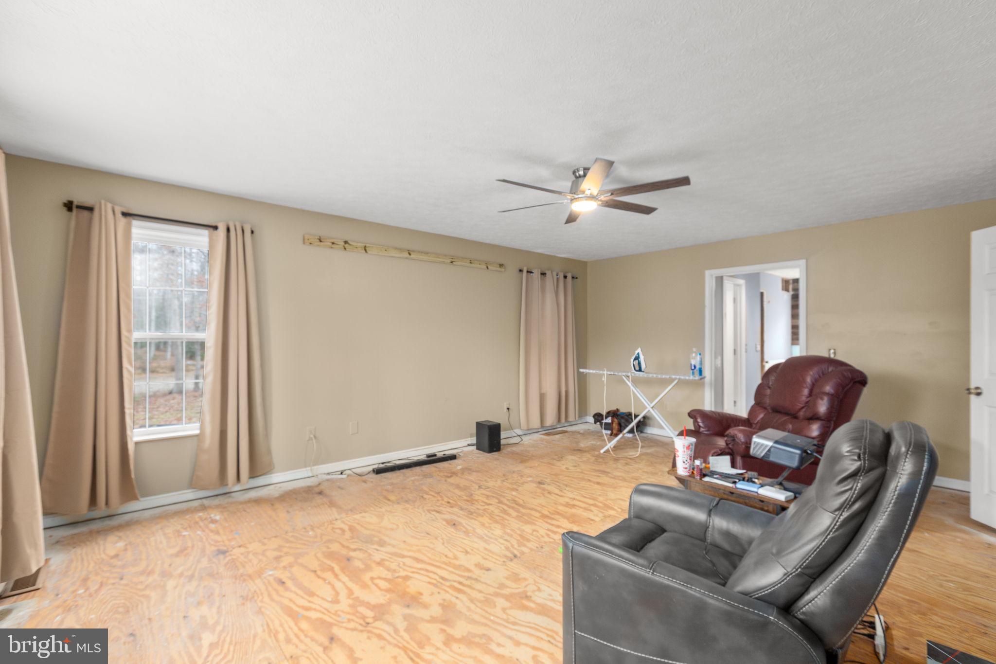 7905 E ROBERT E LEE COURT