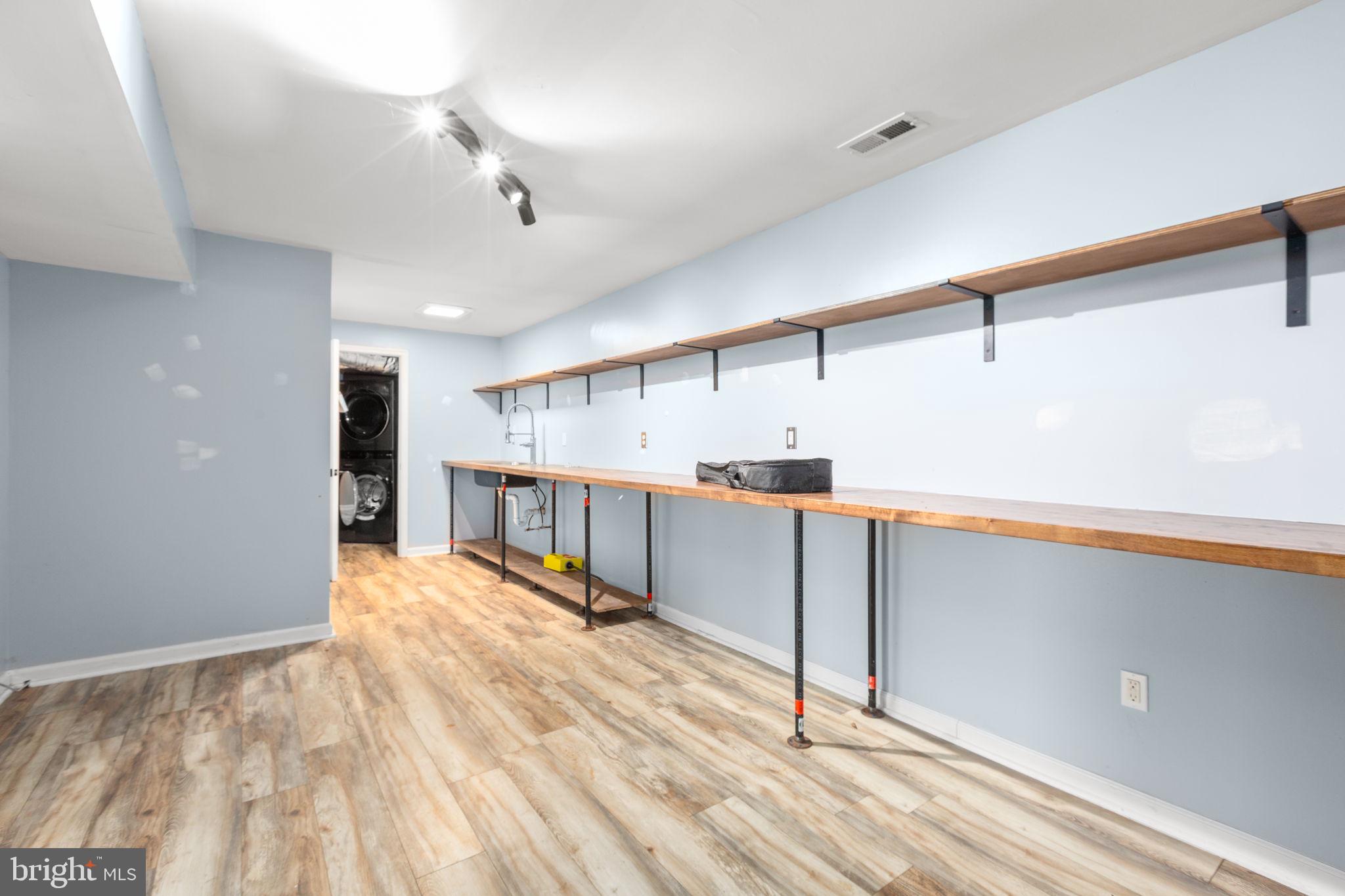 7905 E ROBERT E LEE COURT