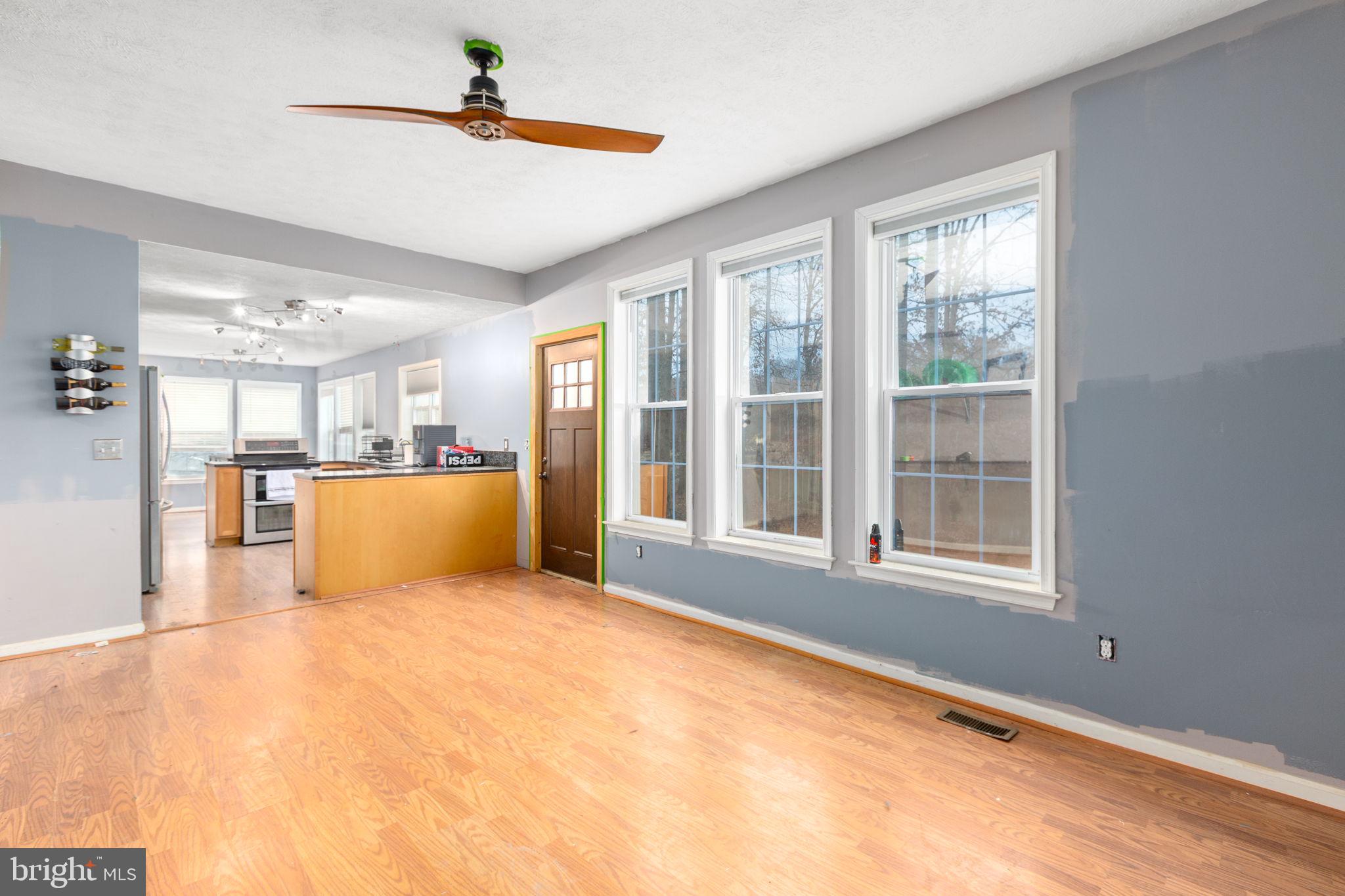 7905 E ROBERT E LEE COURT