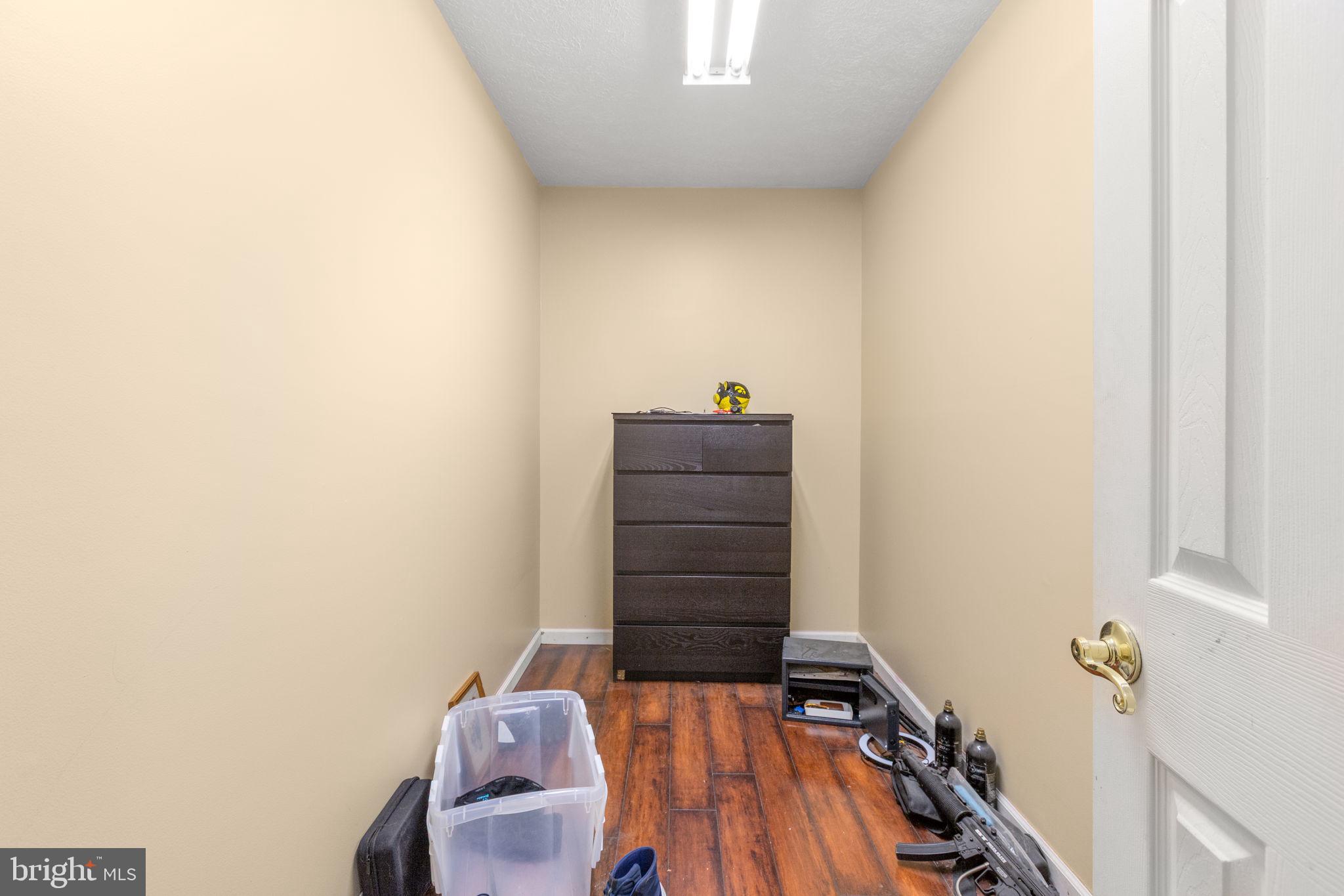 7905 E ROBERT E LEE COURT