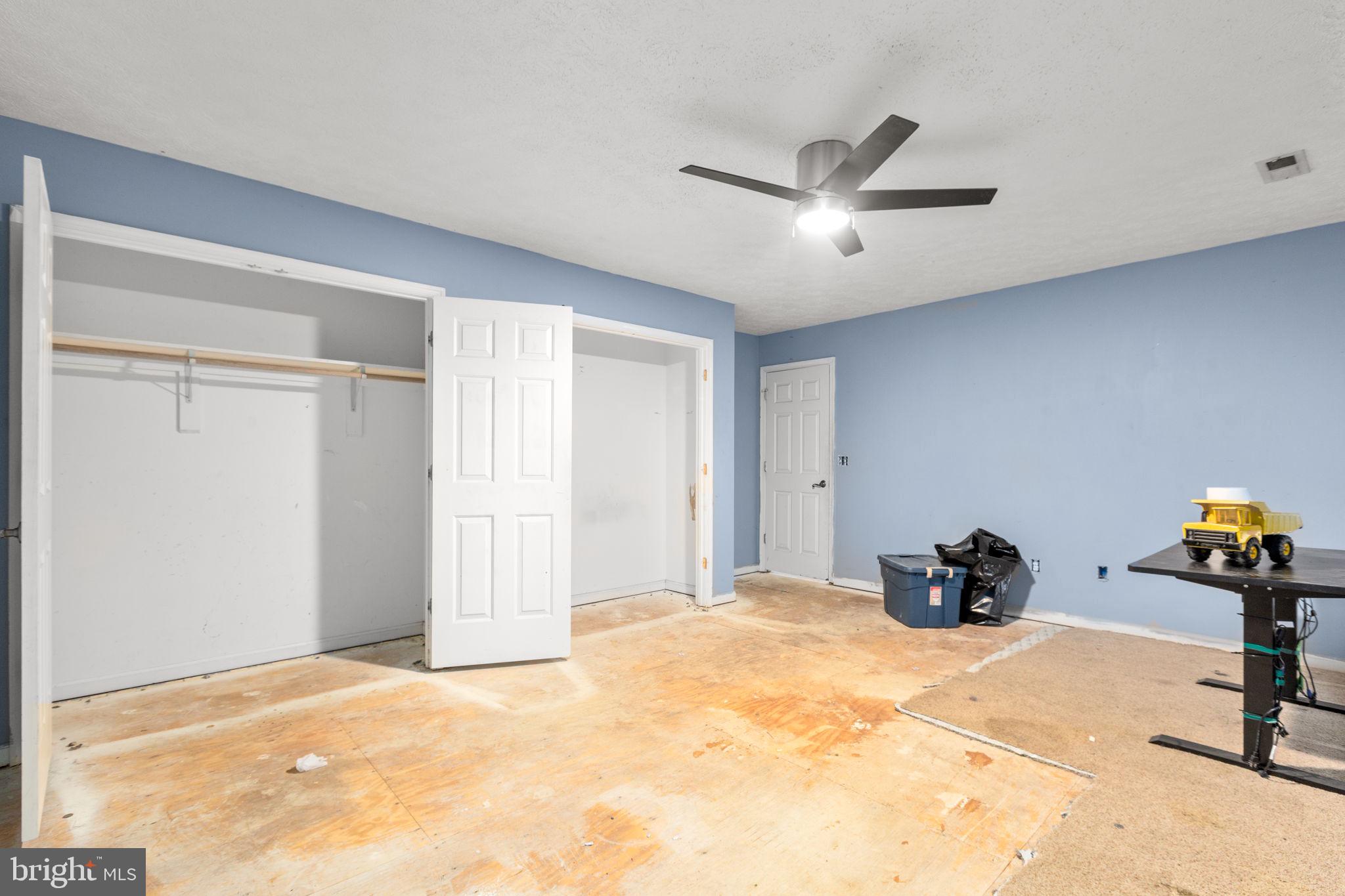 7905 E ROBERT E LEE COURT