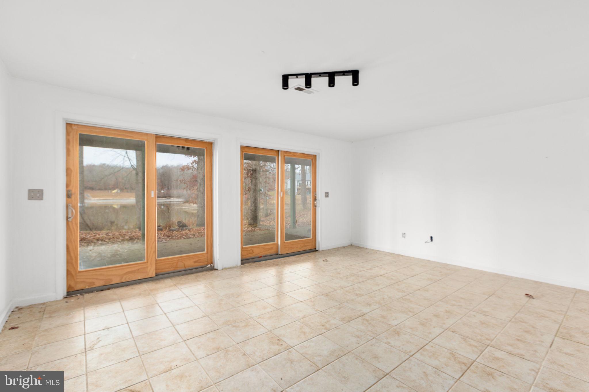 7905 E ROBERT E LEE COURT