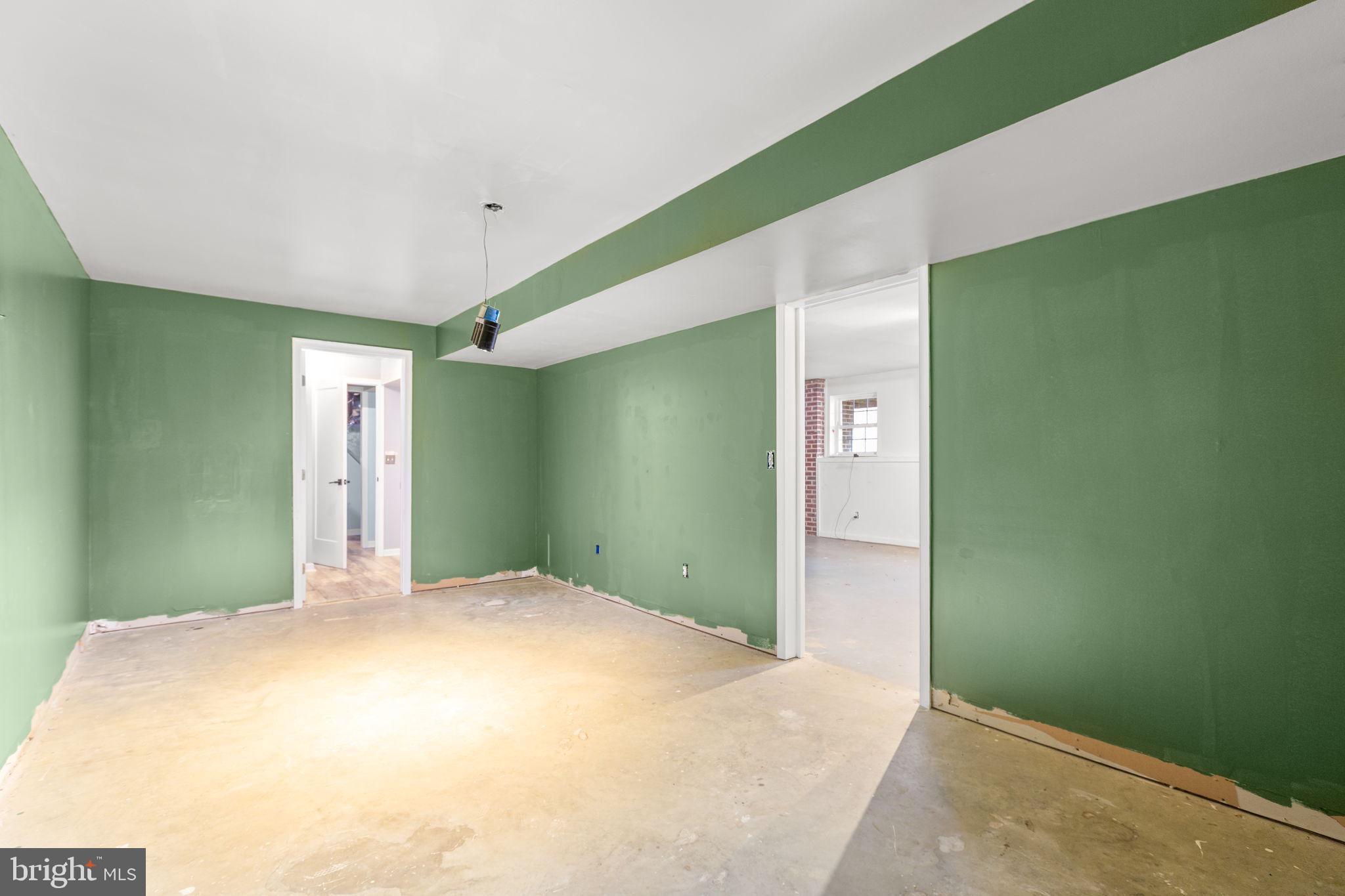 7905 E ROBERT E LEE COURT