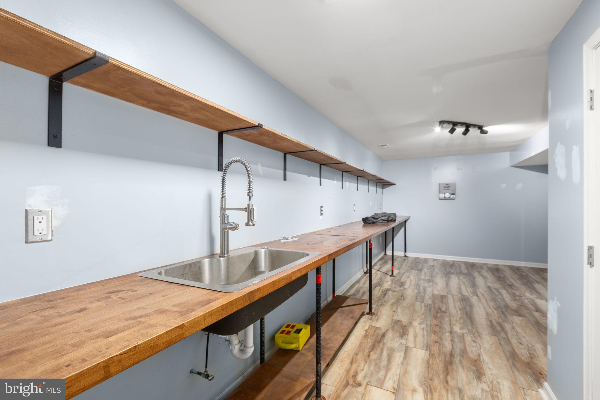 7905 E ROBERT E LEE COURT