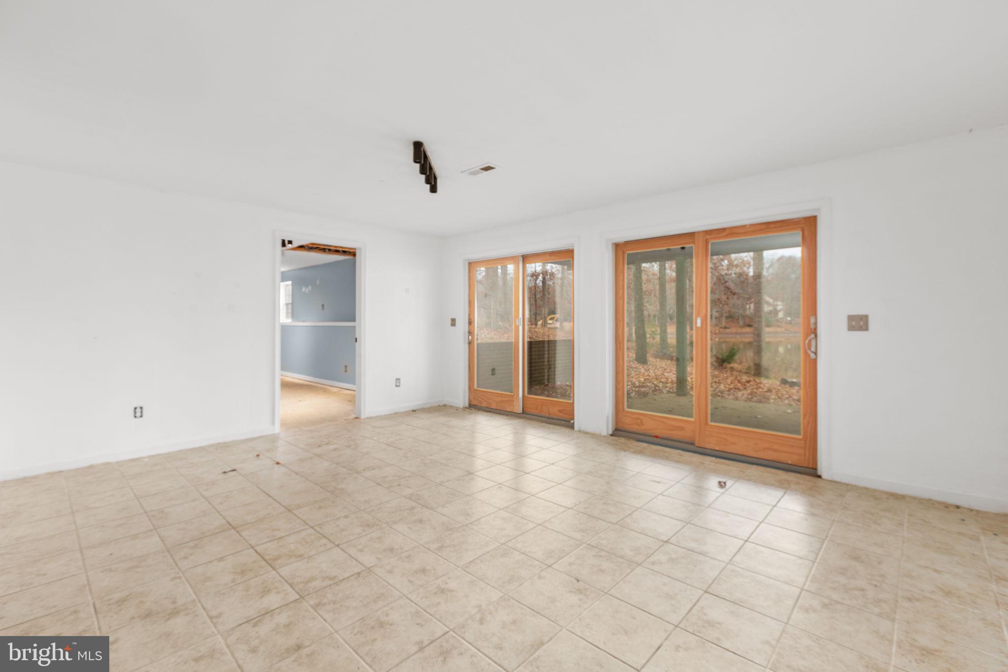 7905 E ROBERT E LEE COURT