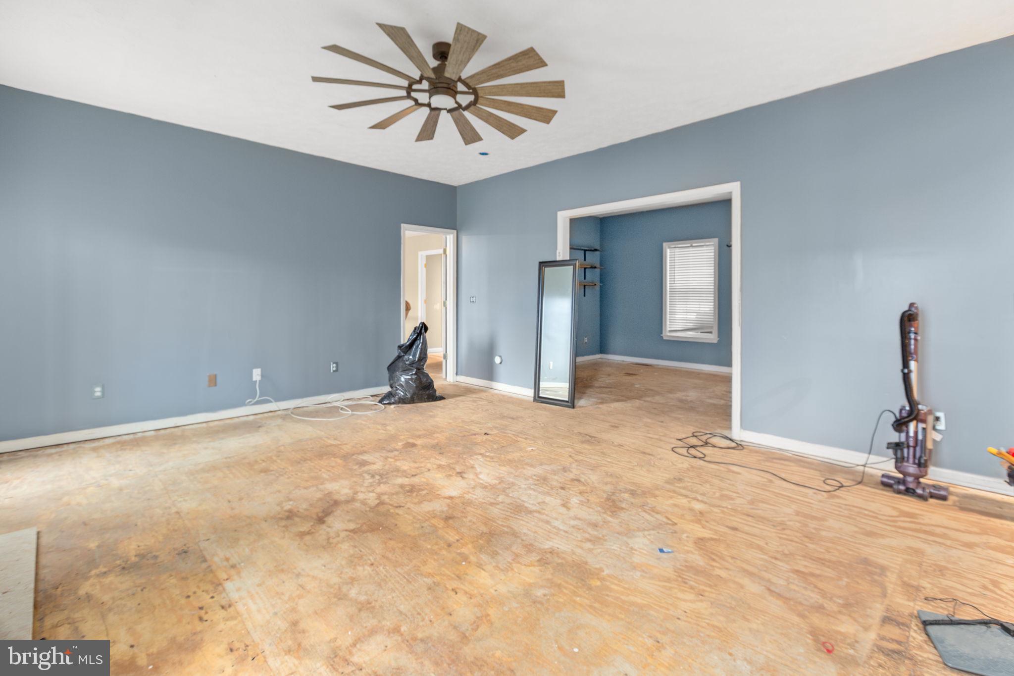 7905 E ROBERT E LEE COURT