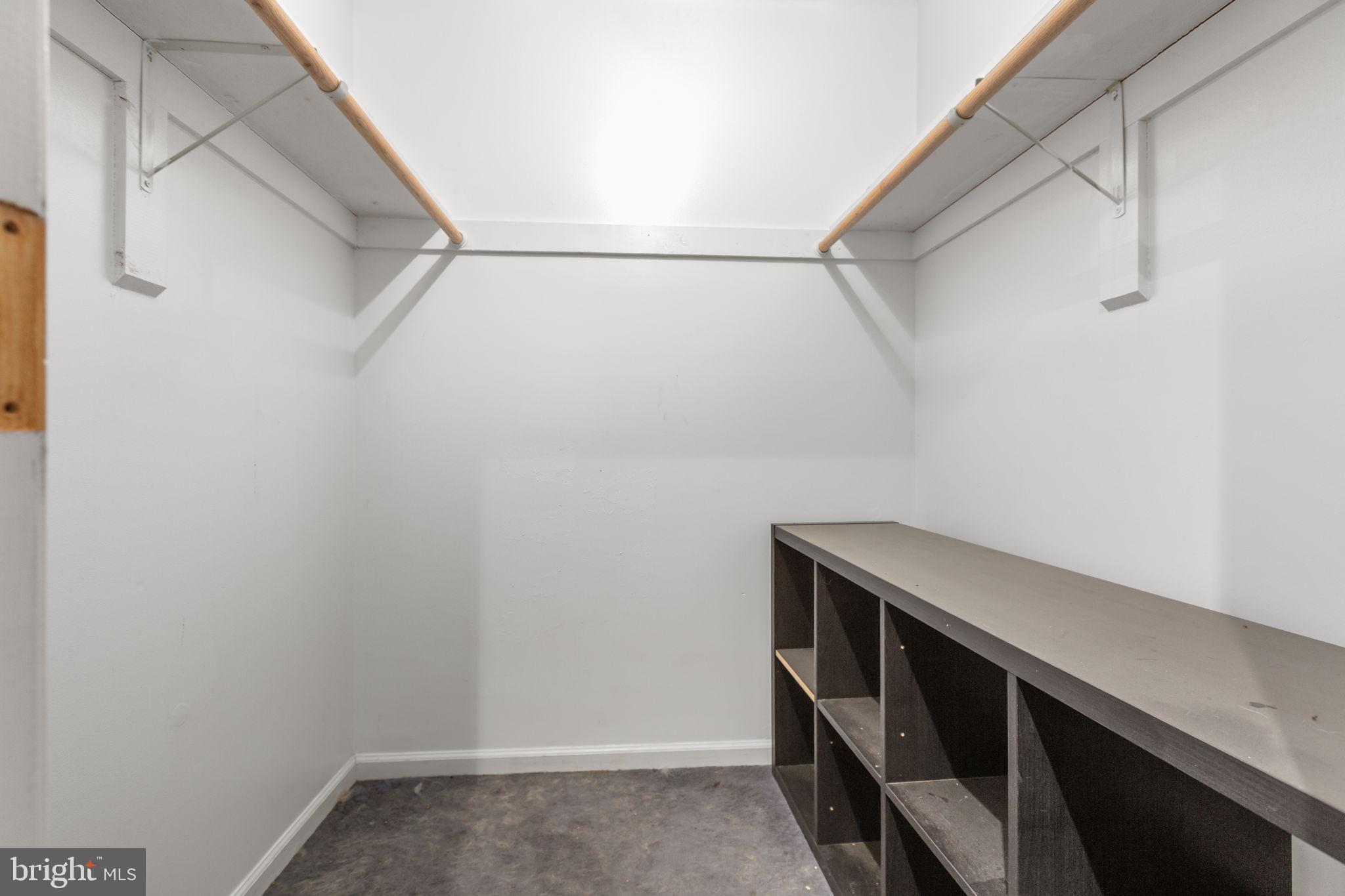 7905 E ROBERT E LEE COURT