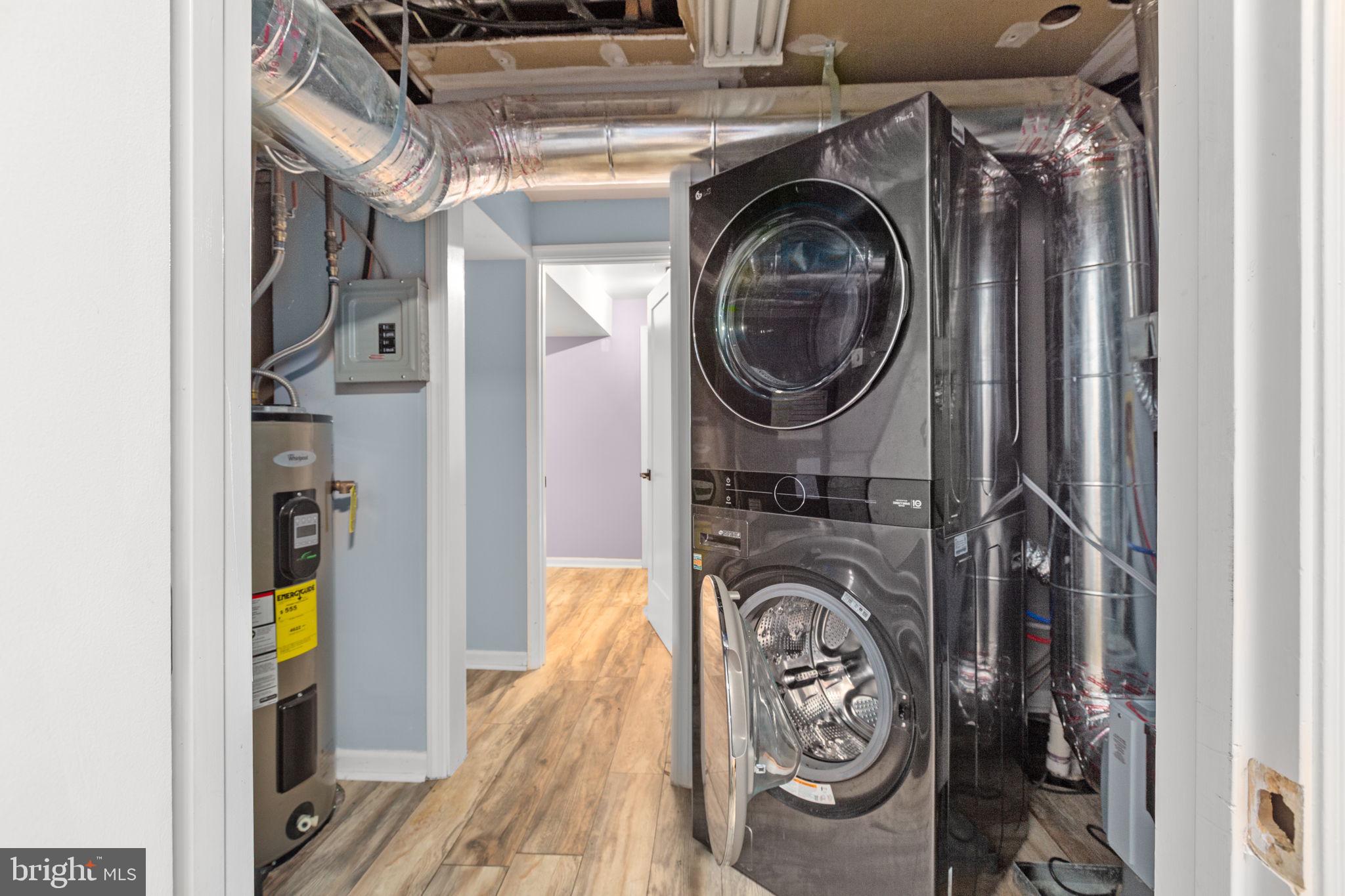 7905 E ROBERT E LEE COURT