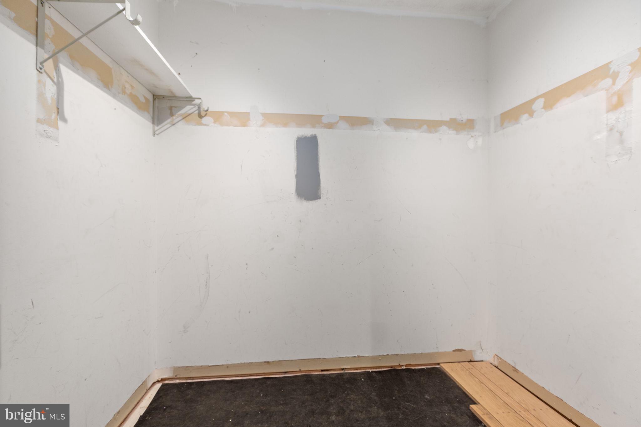 7905 E ROBERT E LEE COURT