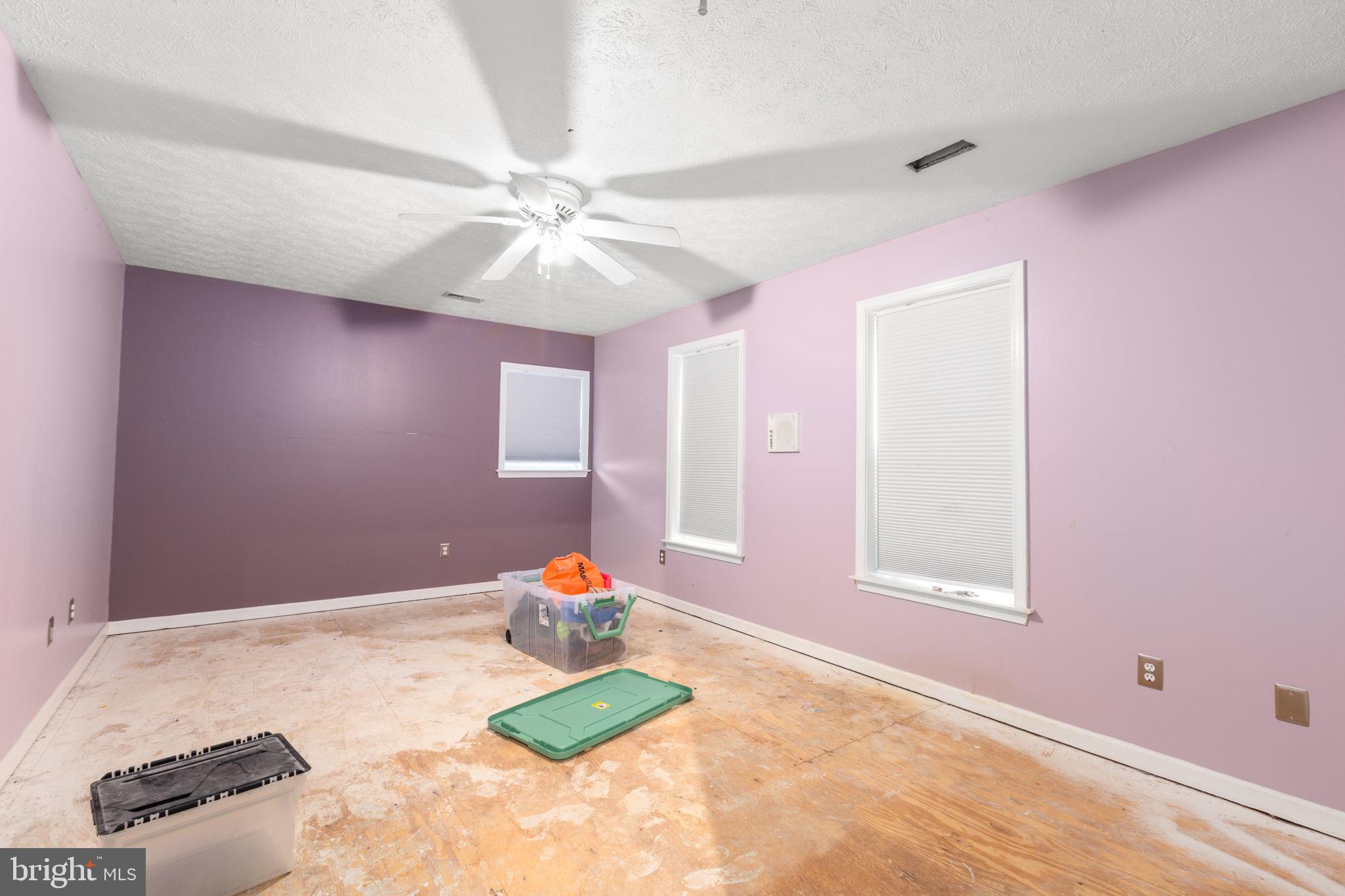 7905 E ROBERT E LEE COURT