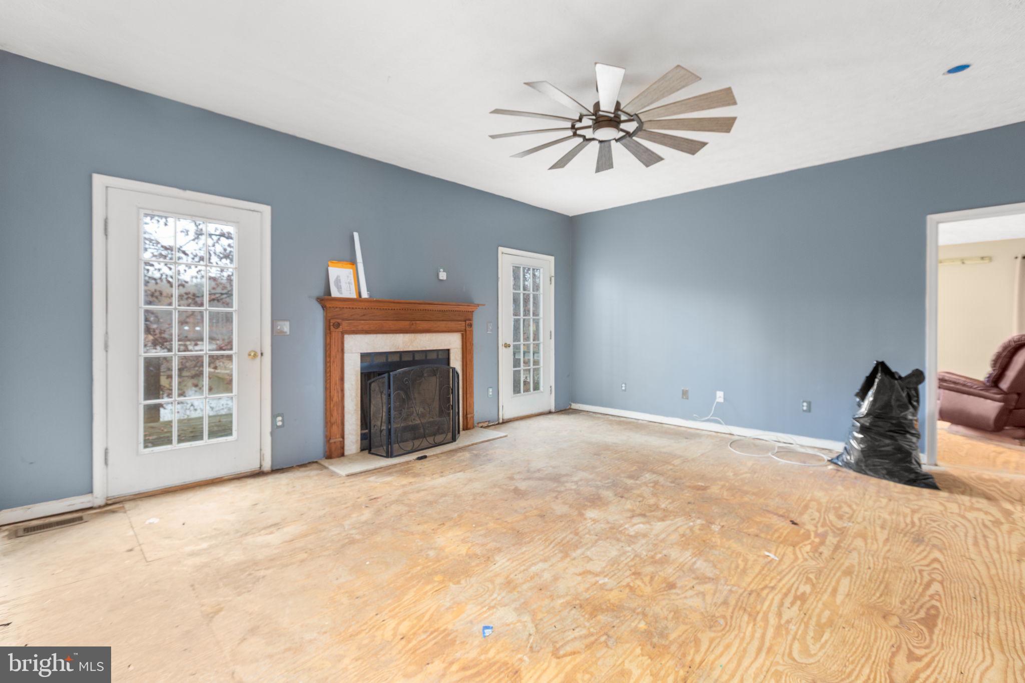 7905 E ROBERT E LEE COURT