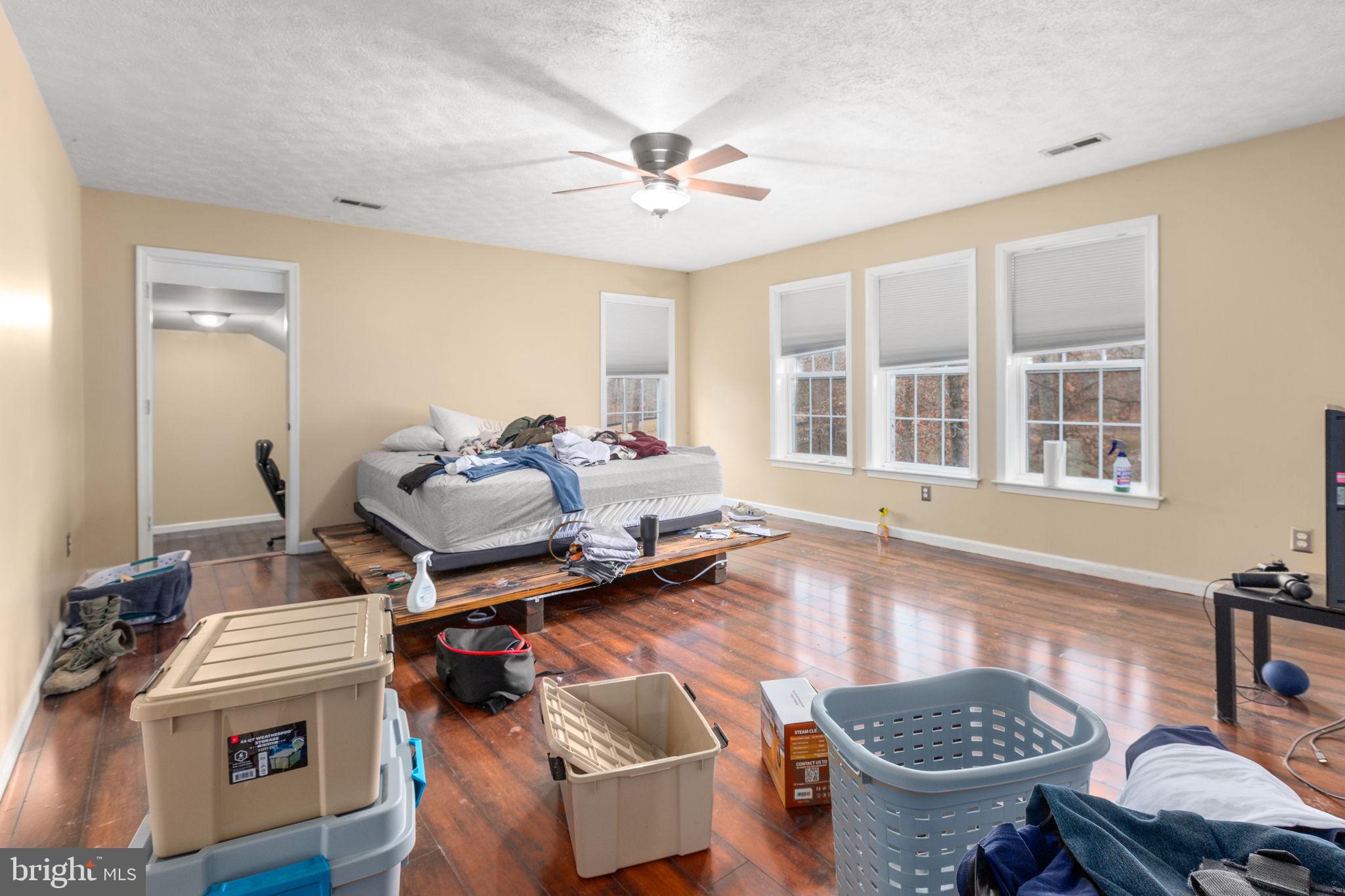 7905 E ROBERT E LEE COURT