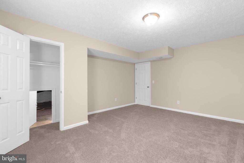 10421 CHESTERWOOD DRIVE