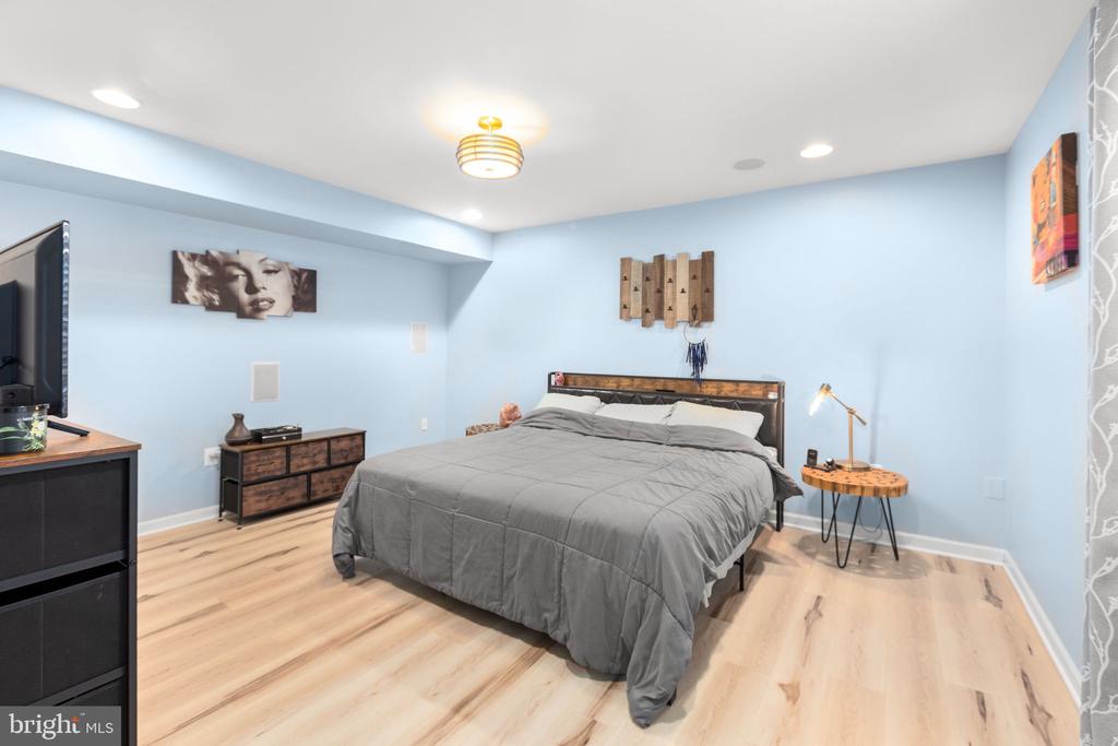 9316 LAUREL OAK DRIVE