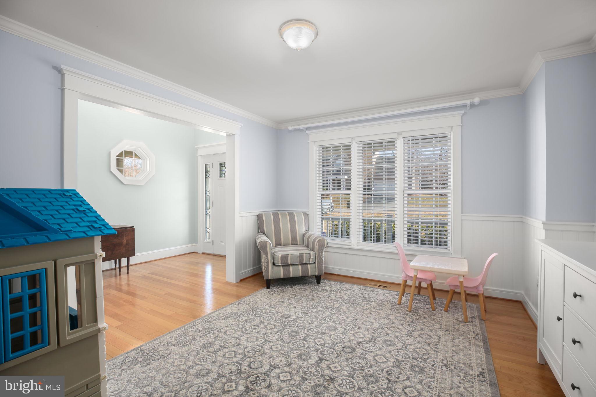 5909 N CRANSTON LANE