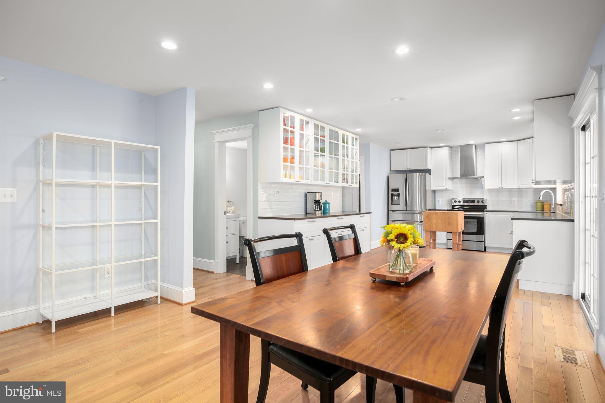 5909 N CRANSTON LANE