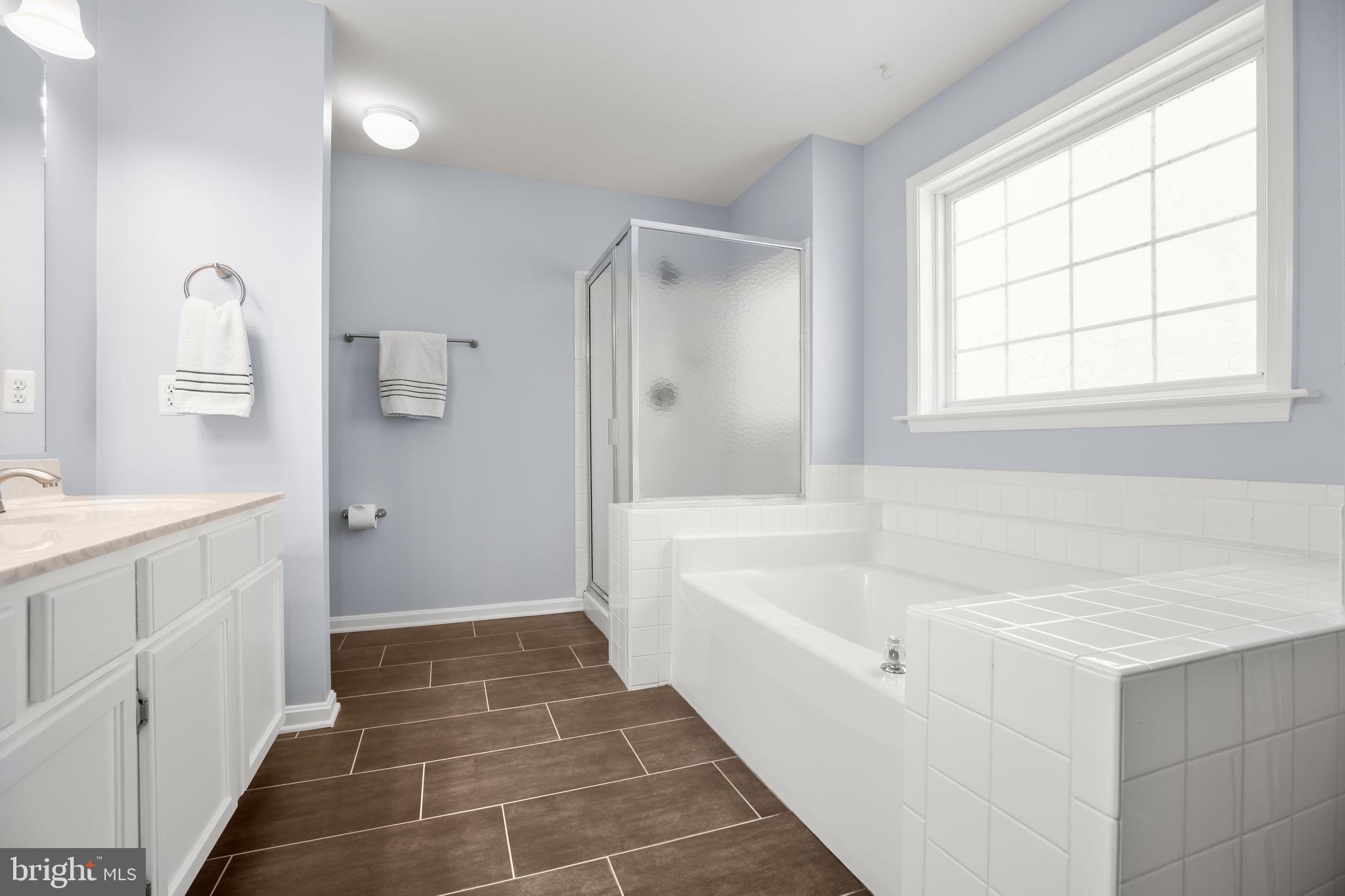 5909 N CRANSTON LANE